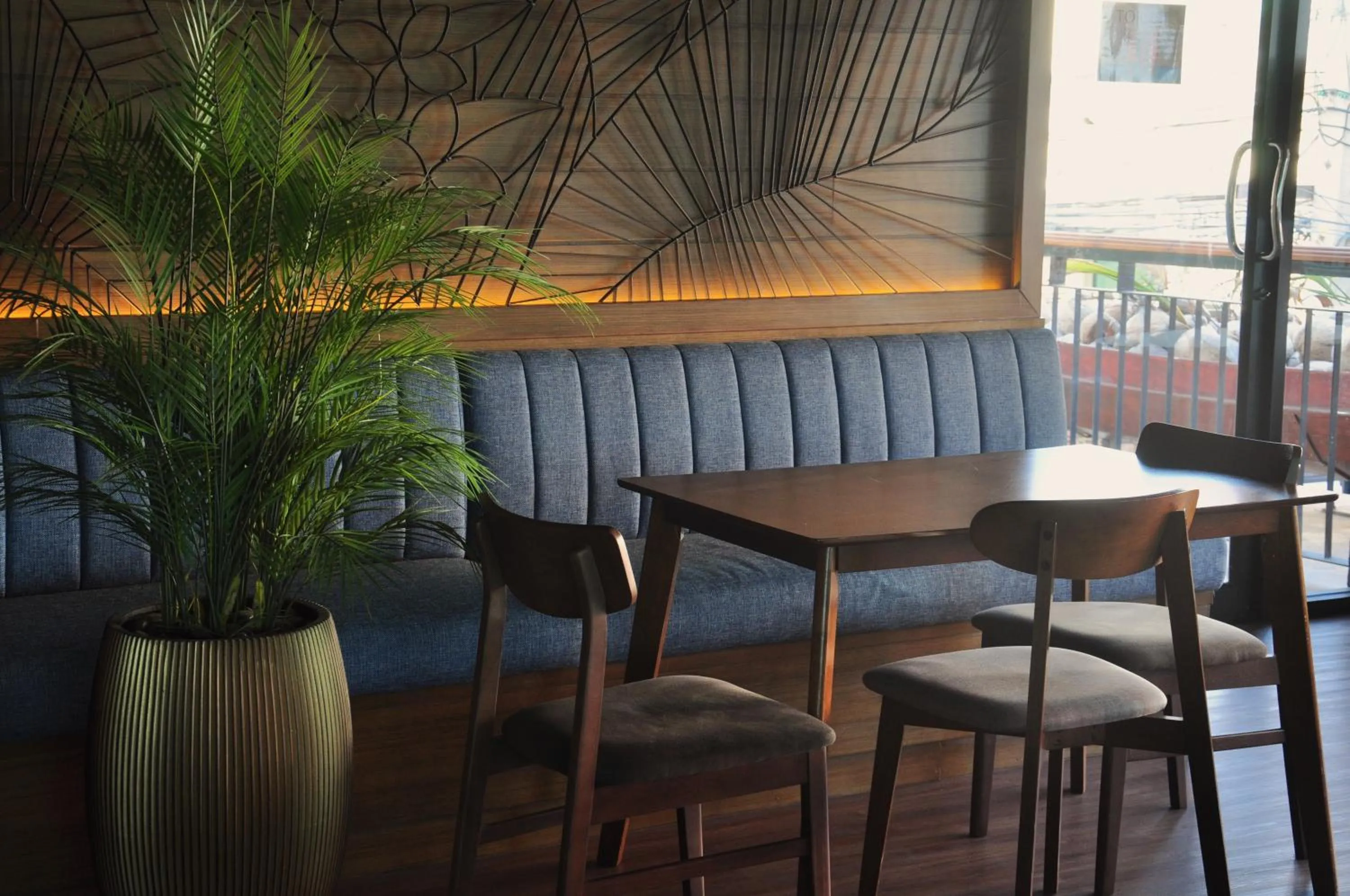 Restaurant/places to eat in The Bedrooms Maeklong and Services Apartment