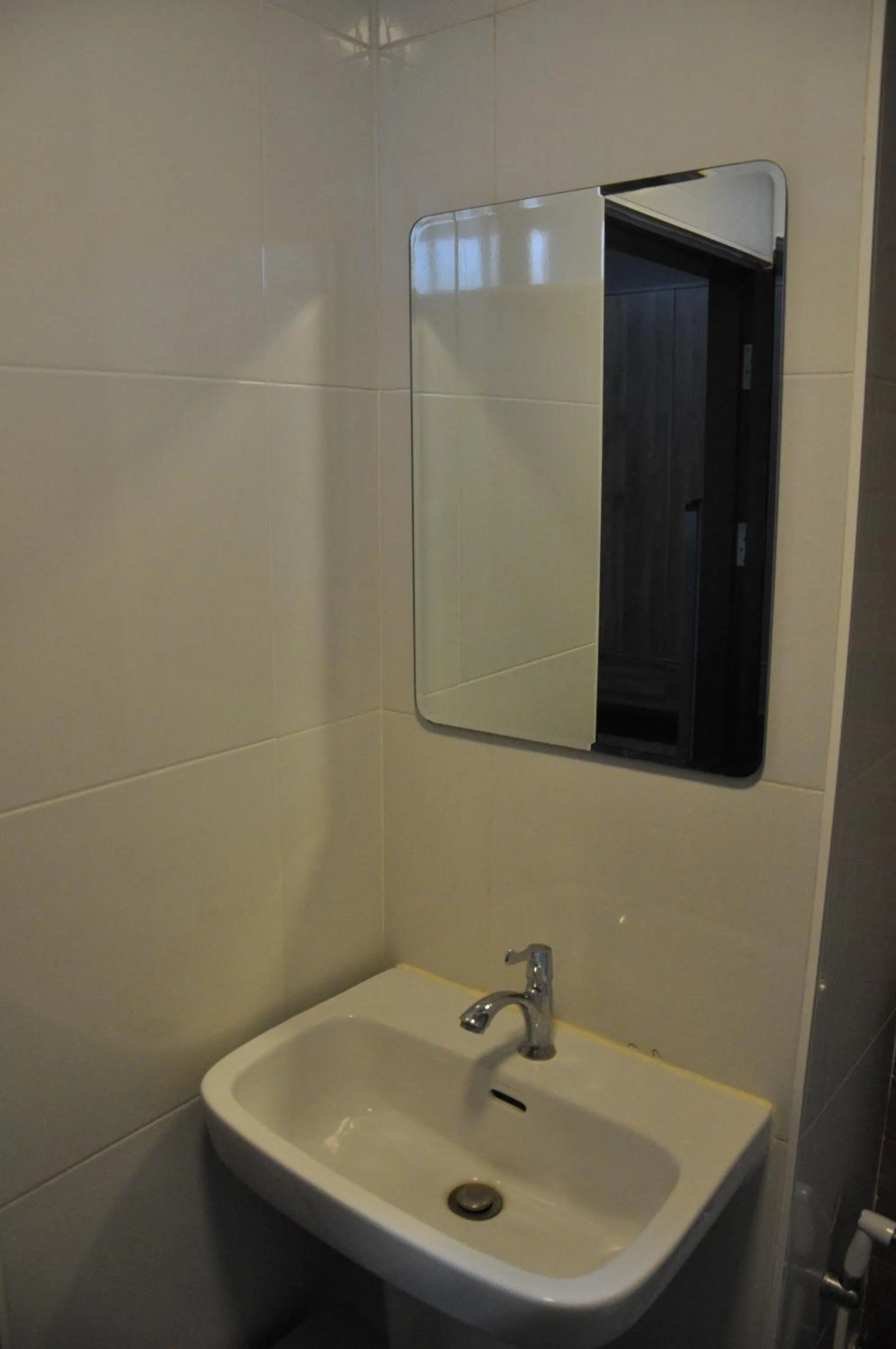 Bathroom in The Bedrooms Maeklong and Services Apartment