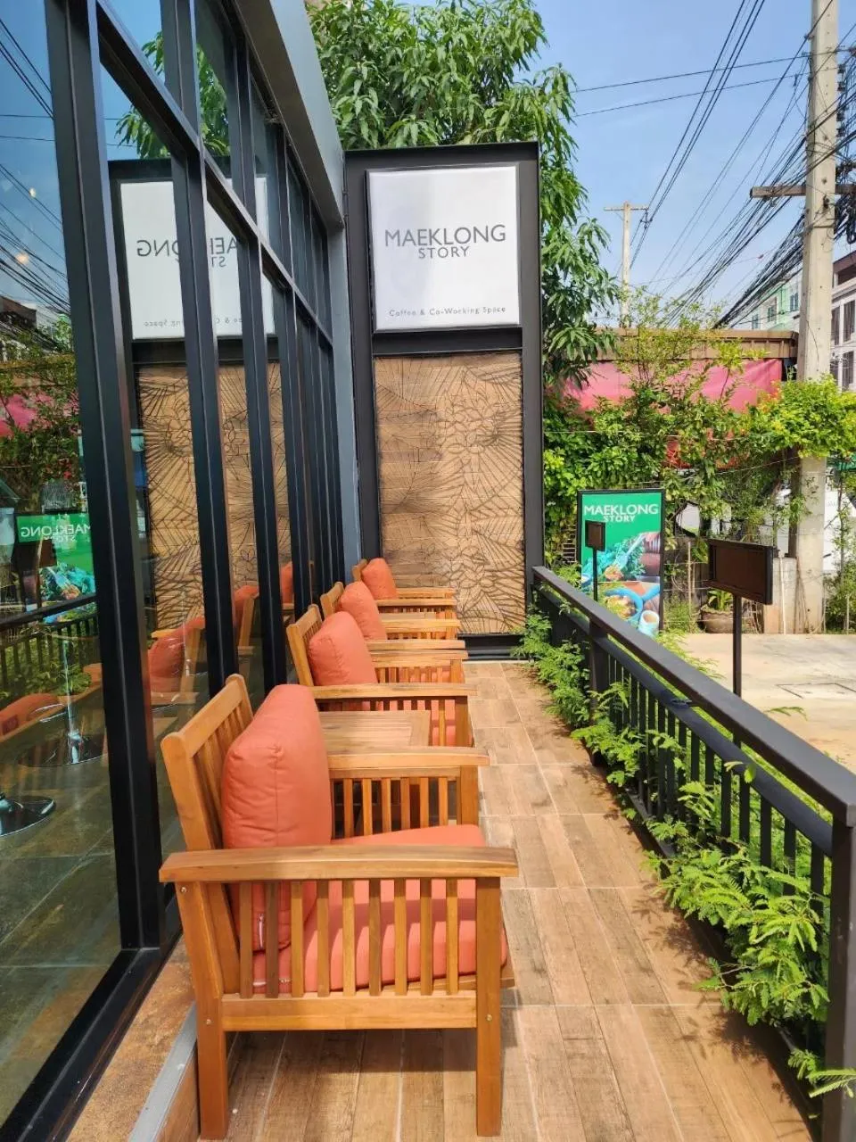 Seating area in The Bedrooms Maeklong and Services Apartment