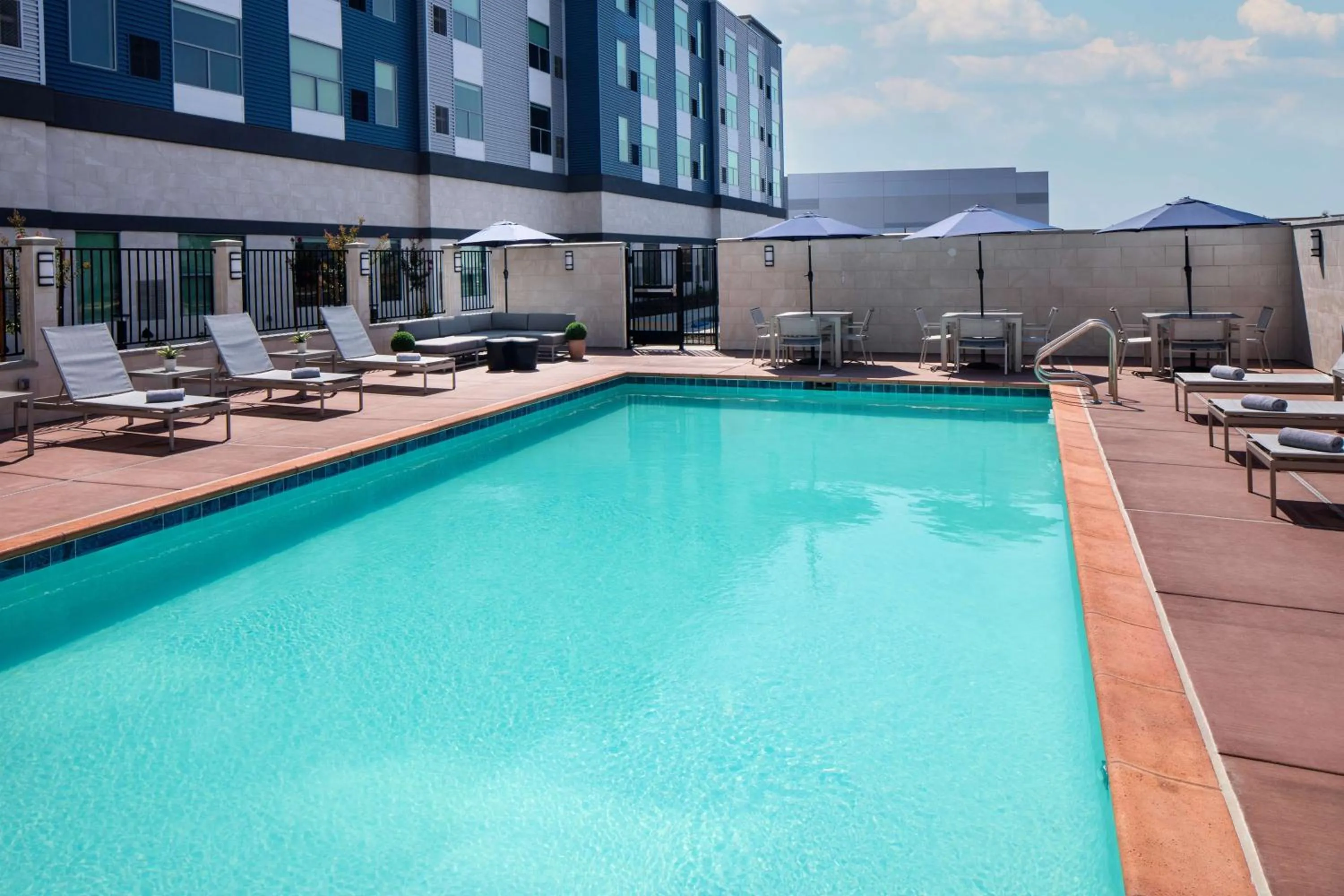 Swimming pool in Hyatt House Vacaville