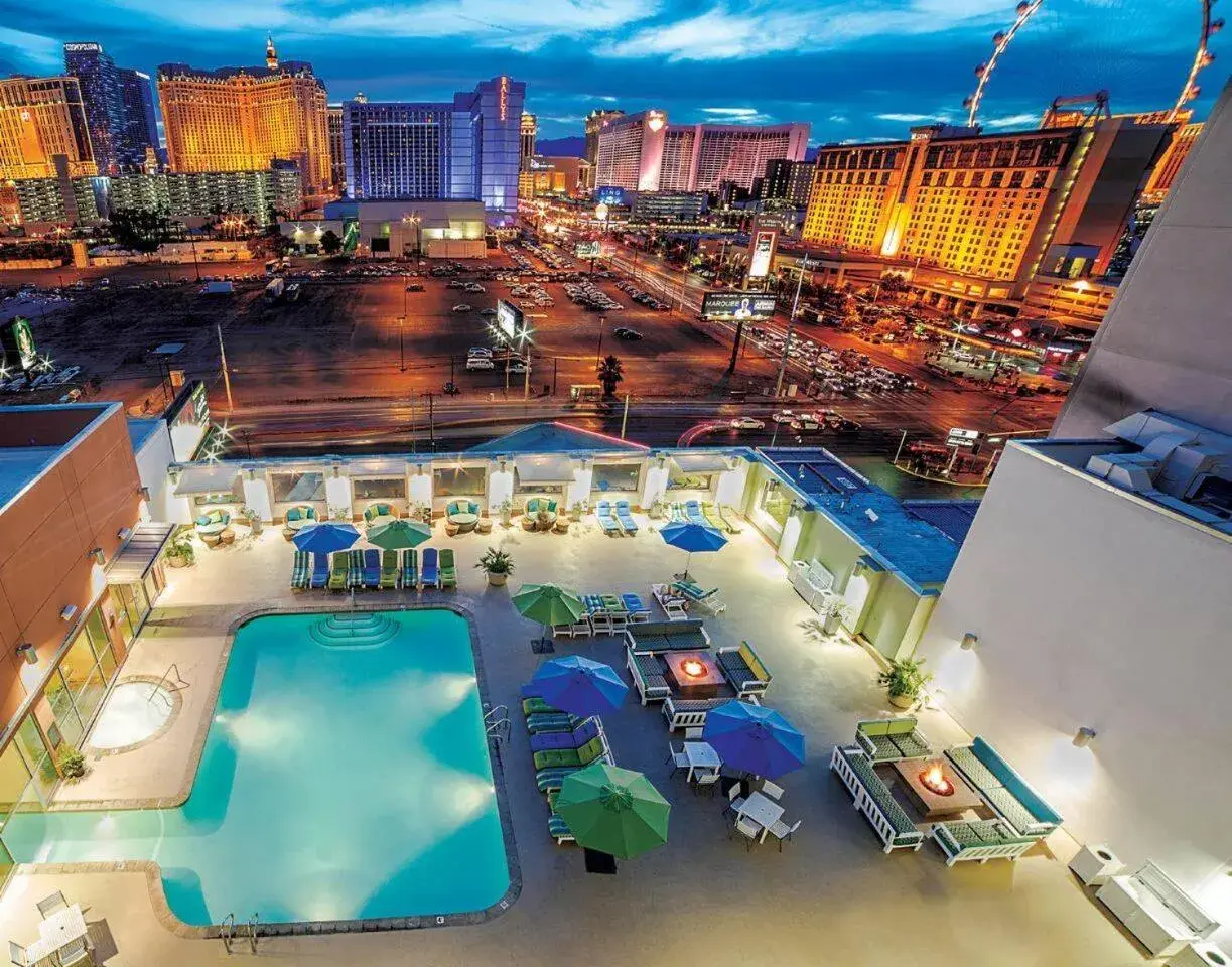 Ultimate Las Vegas Getaway One Bedroom Suite with Balcony, Kitchen, Gym, Pool & Free Parking Ultimate Las Vegas Getaway One Bedroom Suite with Balcony, Kitchen, Gym, Pool & Free Parking