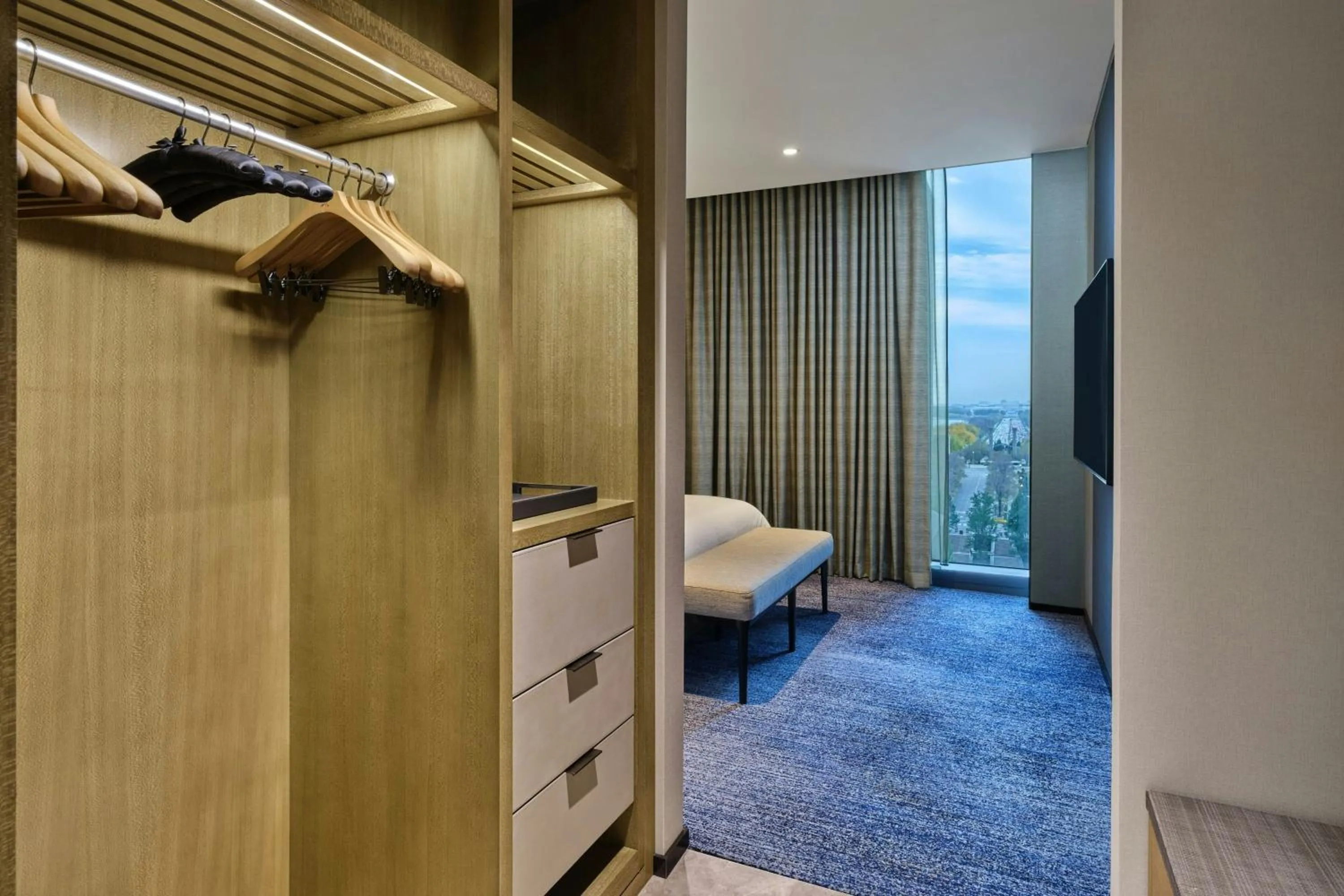 Photo of the whole room, Bed in The St. Regis Chicago