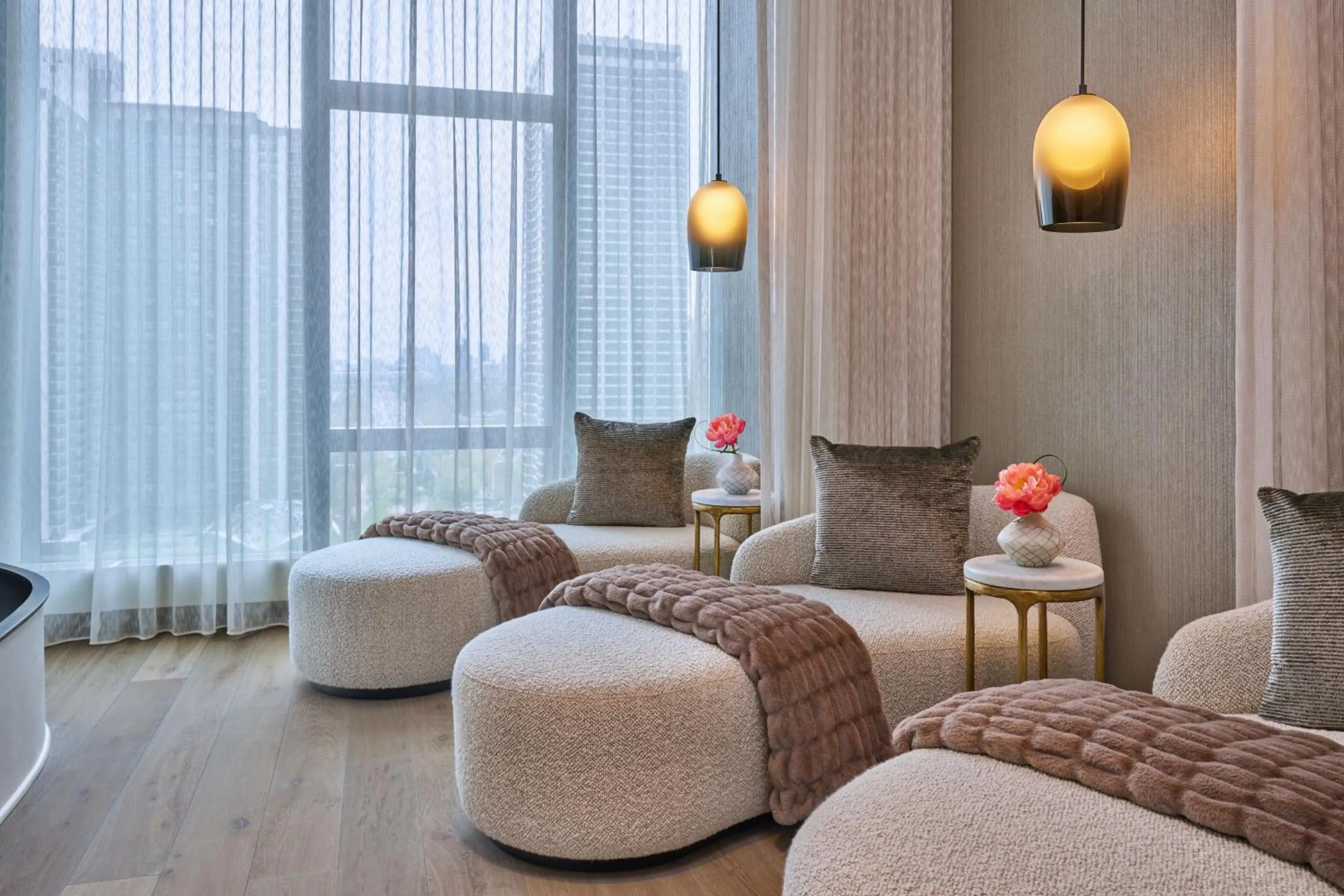 Lounge or bar in The St. Regis Chicago