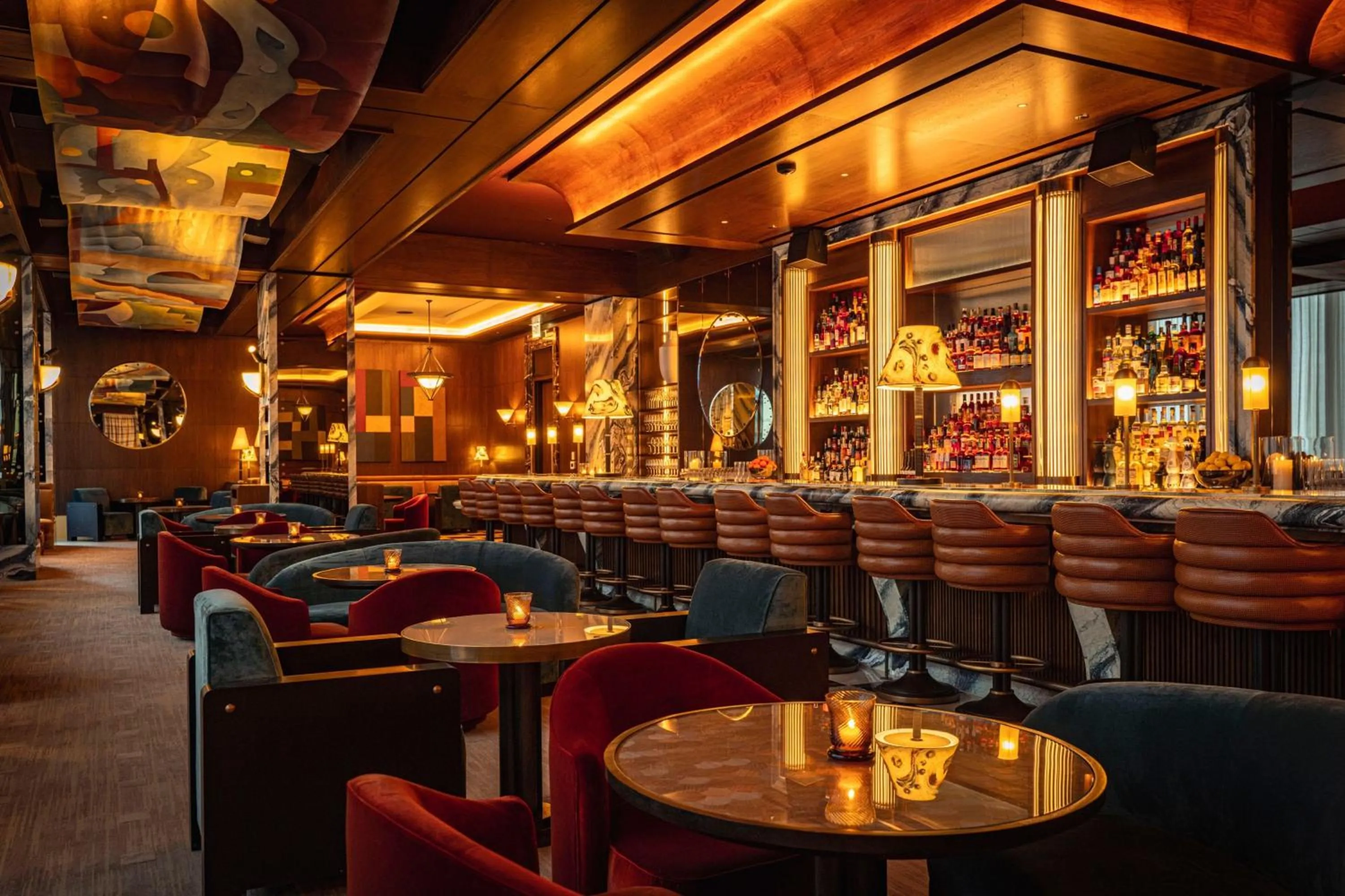 Lounge or bar in The St. Regis Chicago
