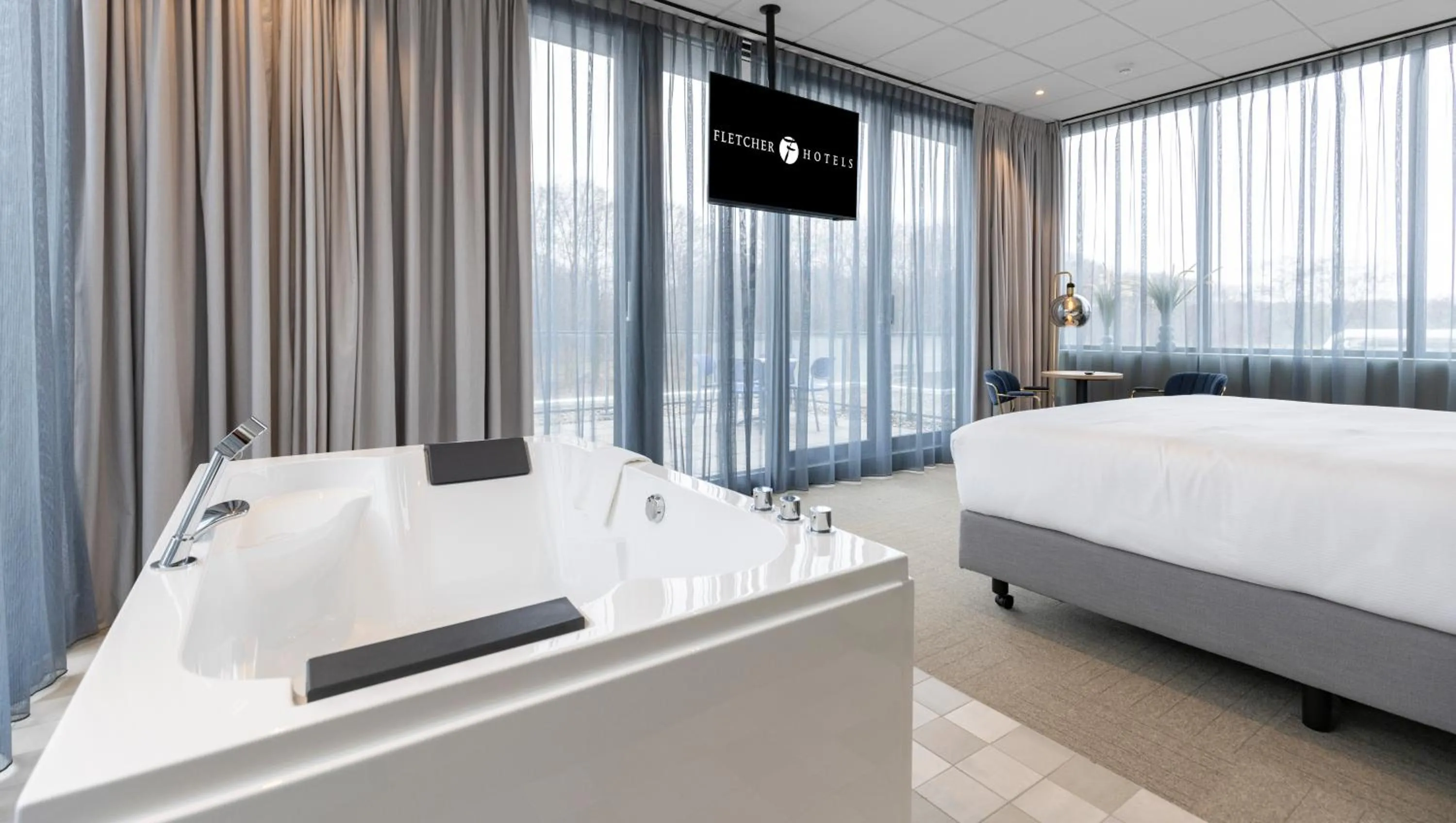 Hot Tub, Bed in Fletcher Hotel-Restaurant Marknesse