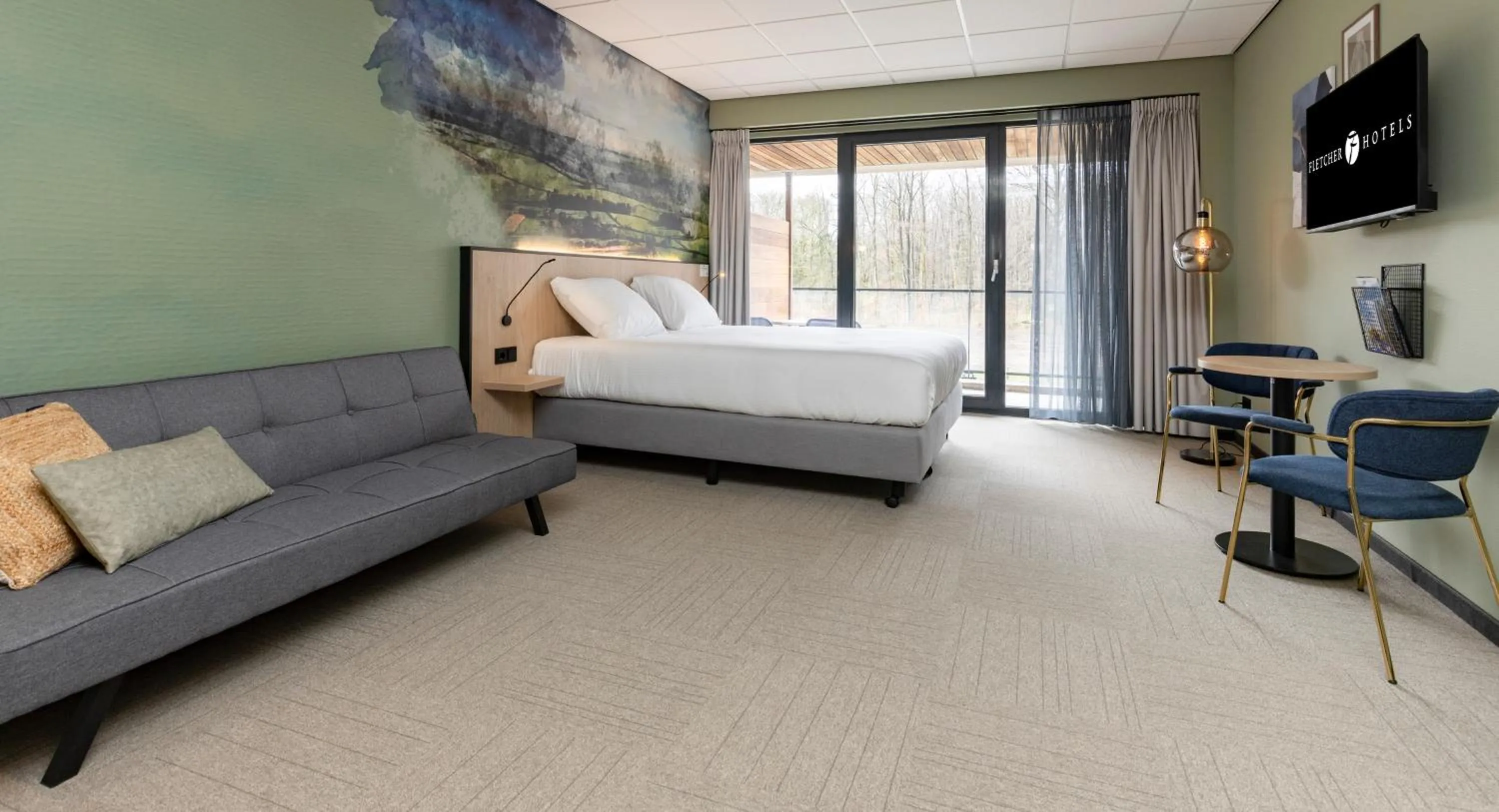 Living room, Bed in Fletcher Hotel-Restaurant Marknesse