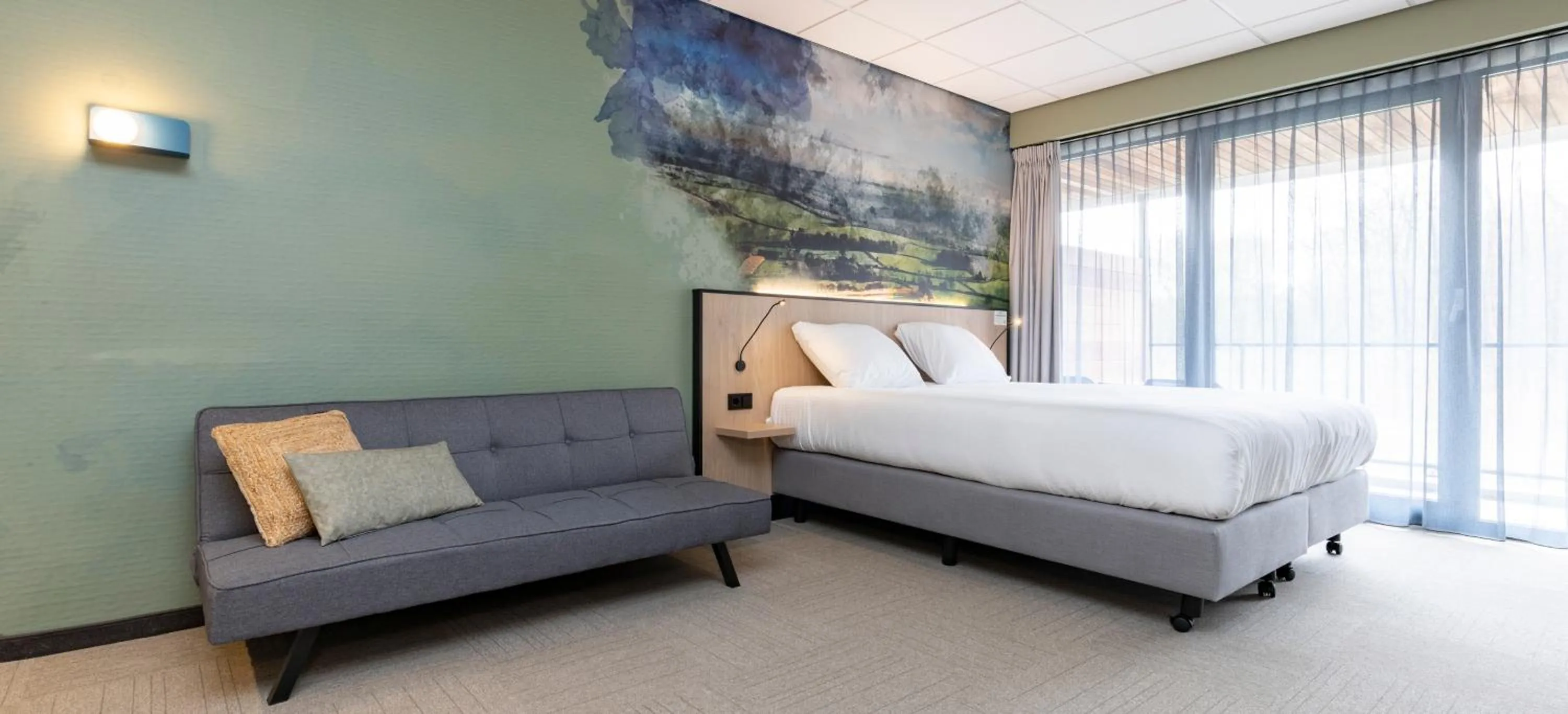 Seating area, Bed in Fletcher Hotel-Restaurant Marknesse