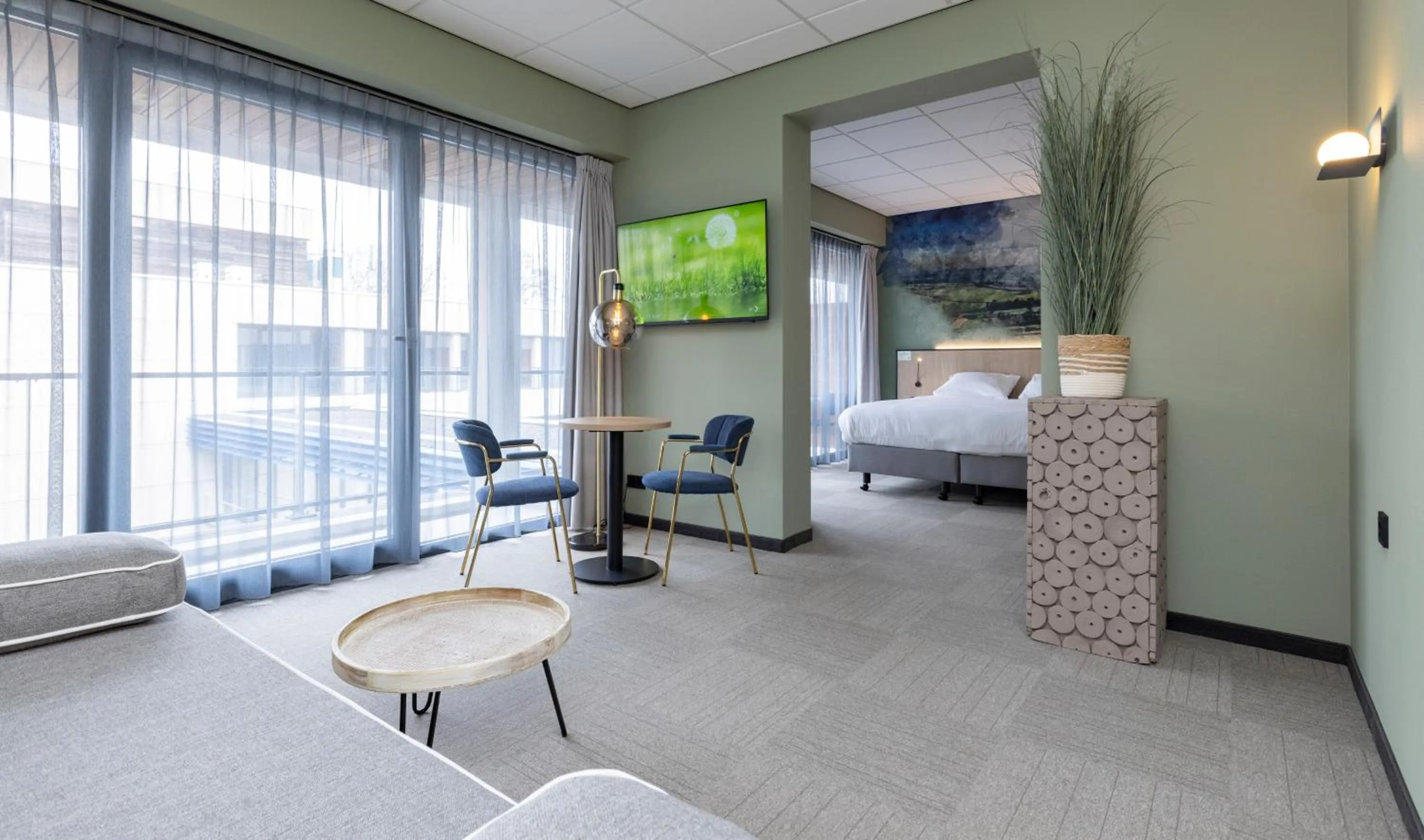 Communal lounge/ TV room, Bed in Fletcher Hotel-Restaurant Marknesse