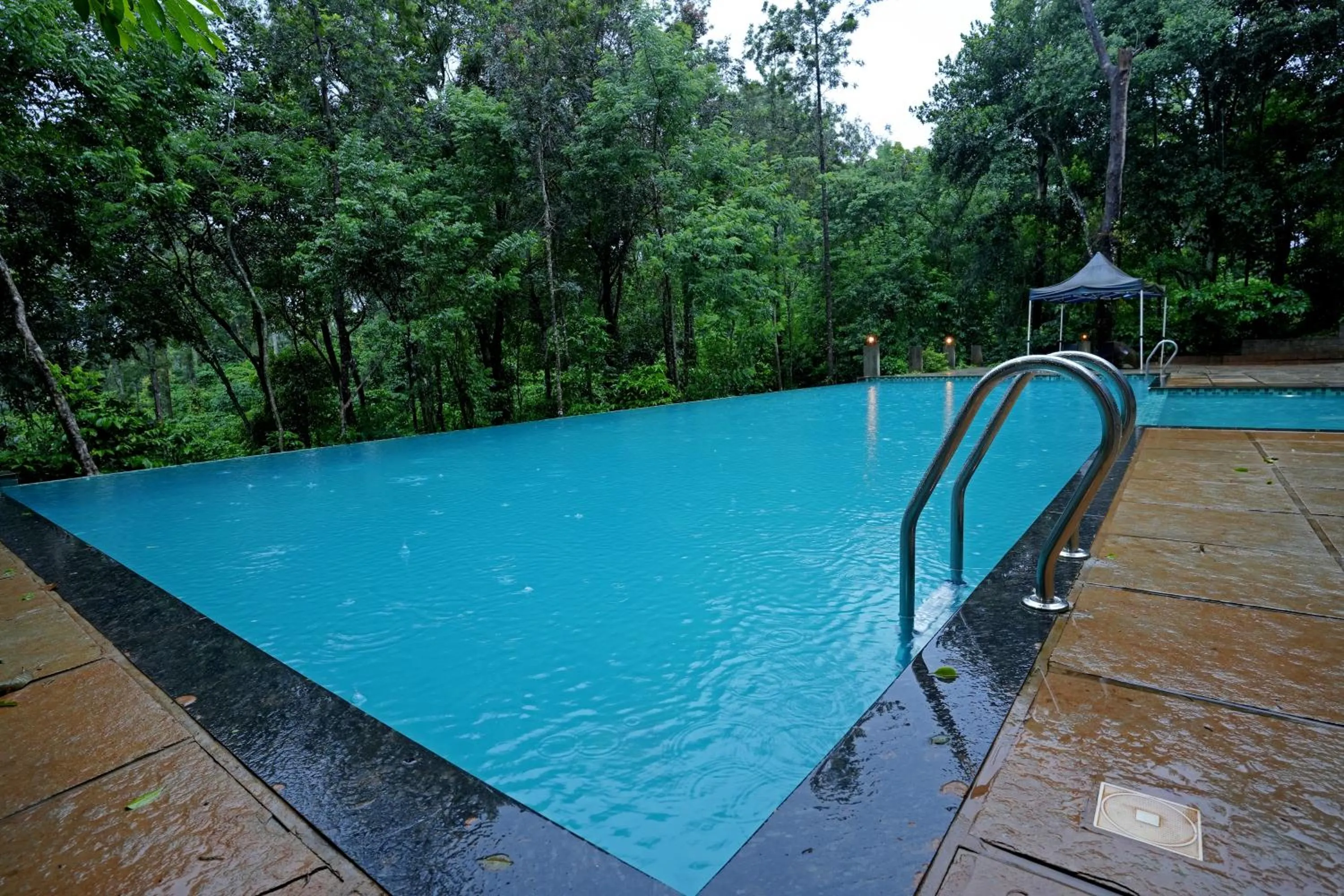 Swimming pool in Coffee Acres Resort