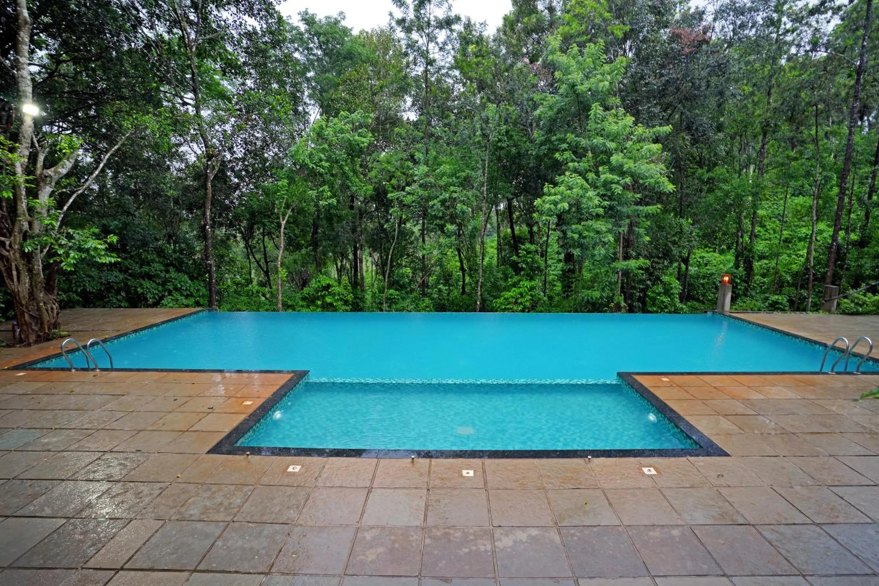 Swimming pool in Coffee Acres Resort