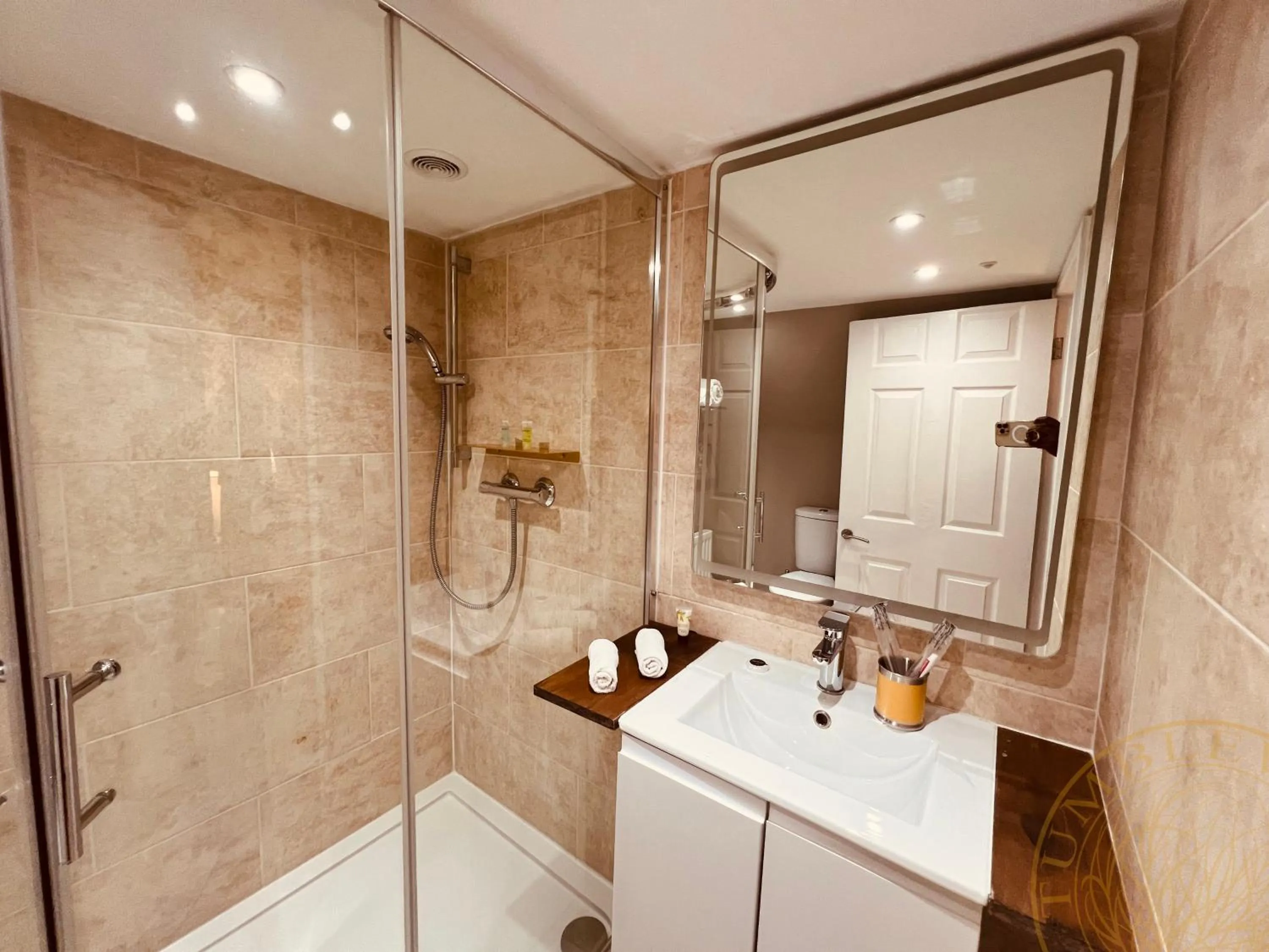 Shower in Tumbleweed Cottage