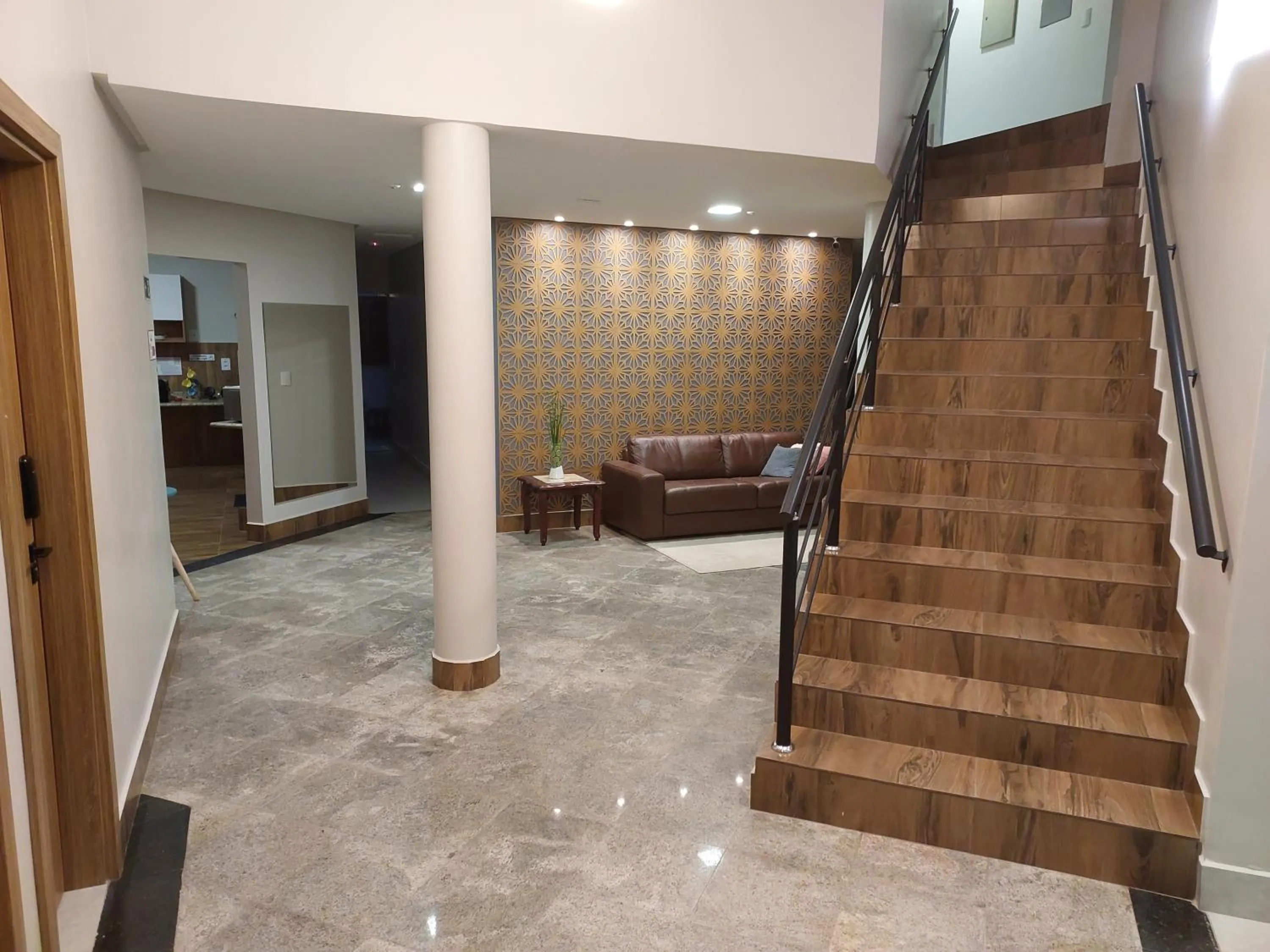 Communal lounge/ TV room in Fiori Suítes