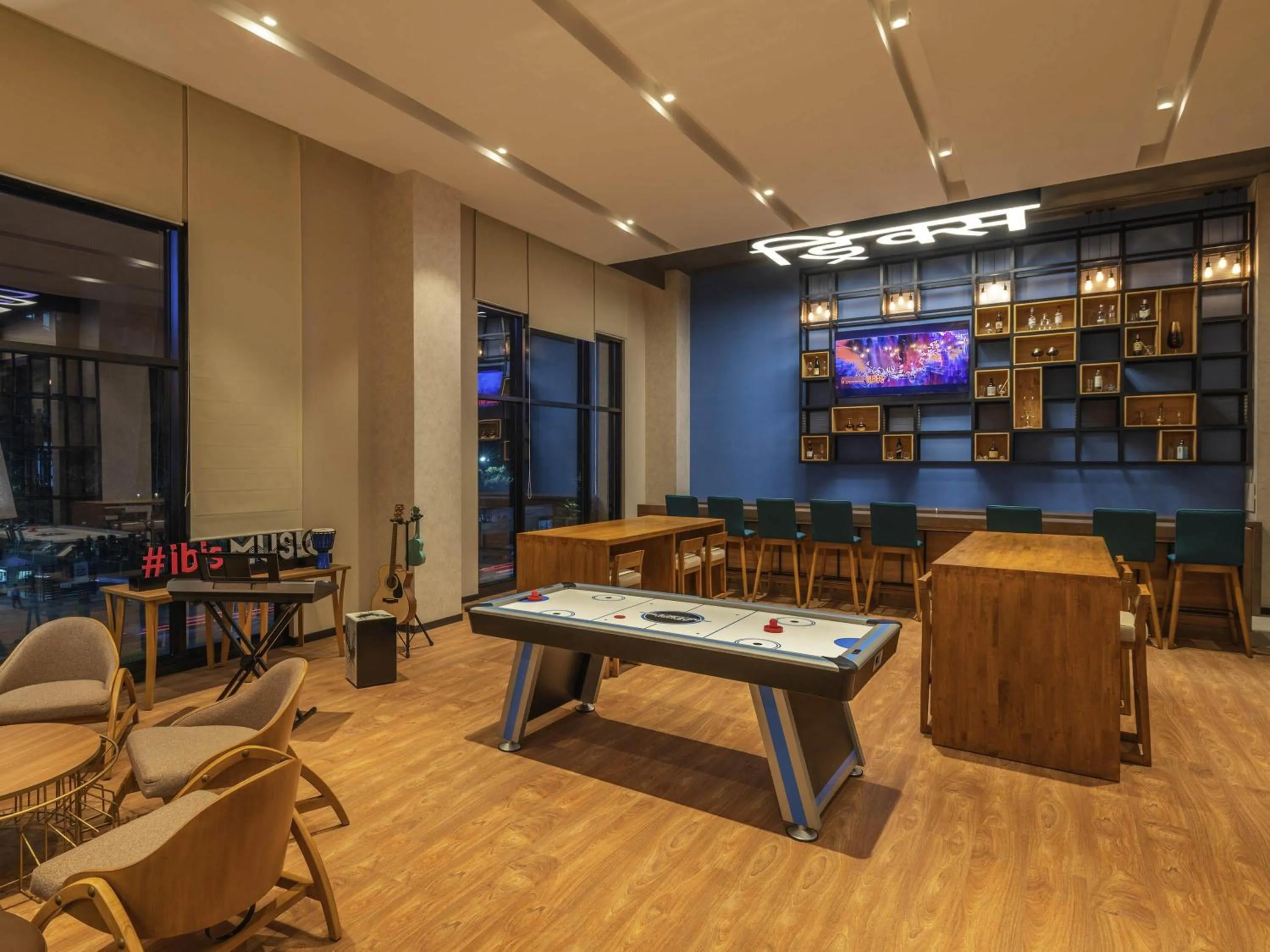 Lounge or bar in ibis Thane - An Accor Brand