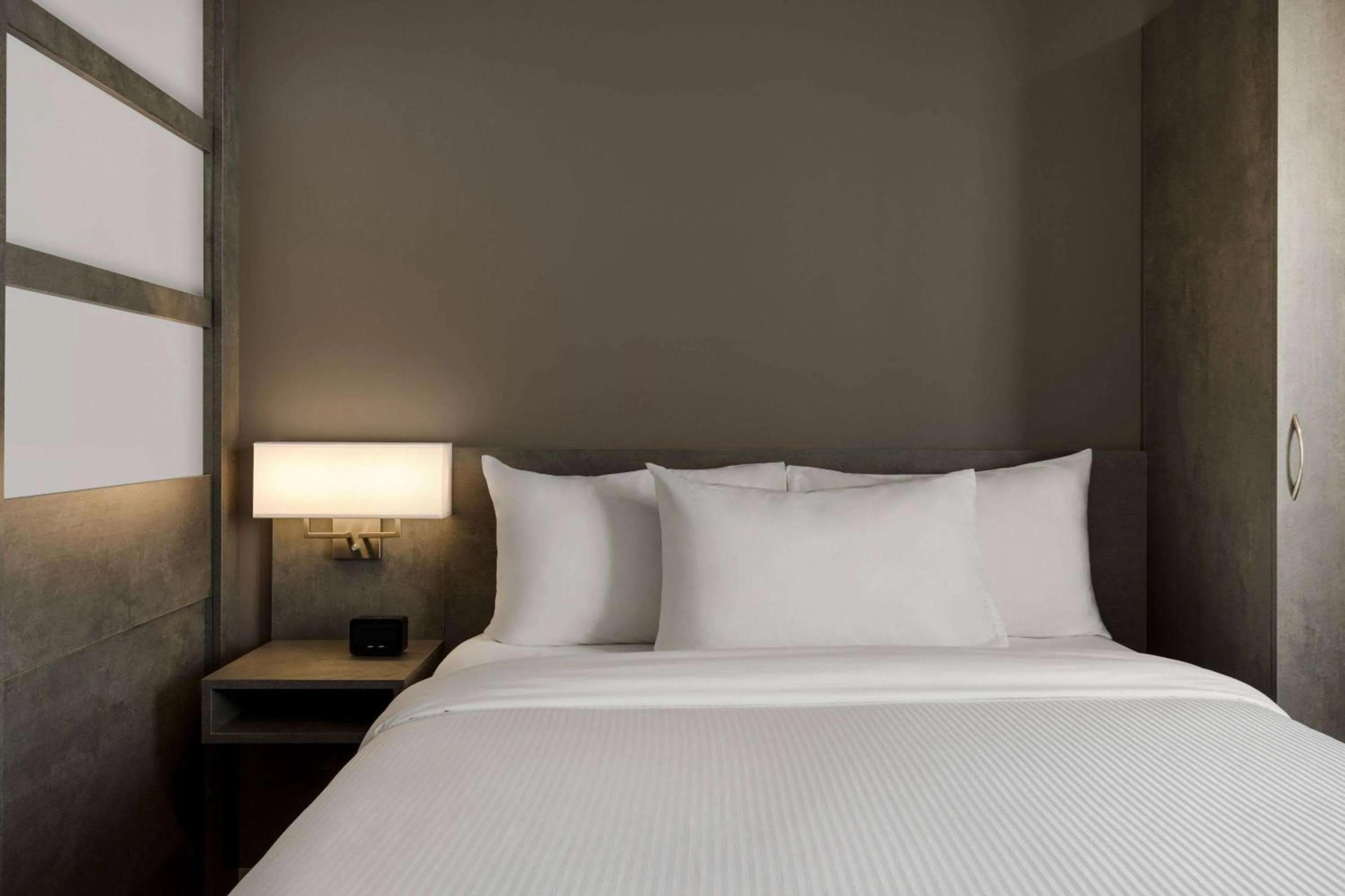 Photo of the whole room, Bed in Microtel Inn & Suites by Wyndham Boisbriand