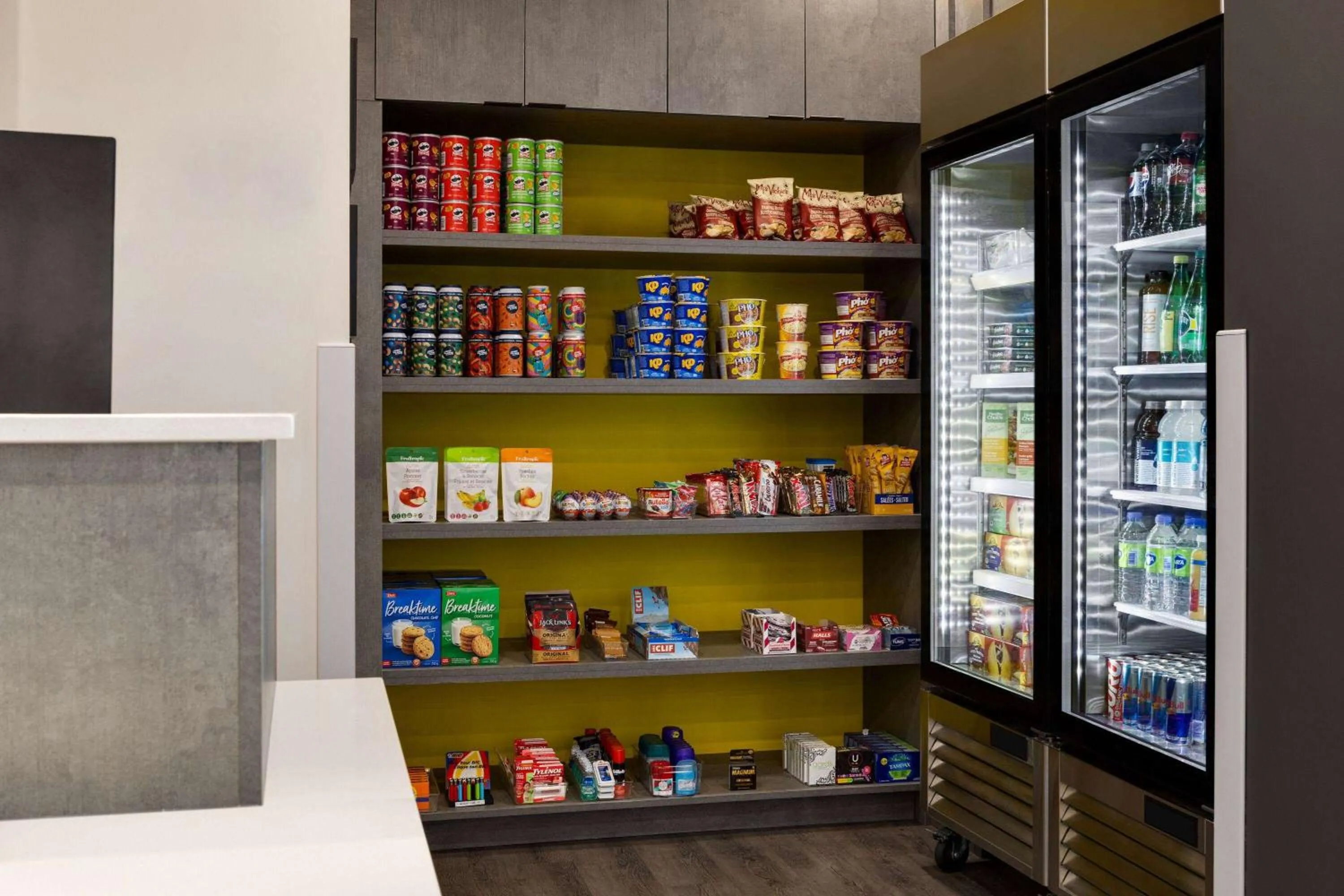 Food and drinks in Microtel Inn & Suites by Wyndham Boisbriand