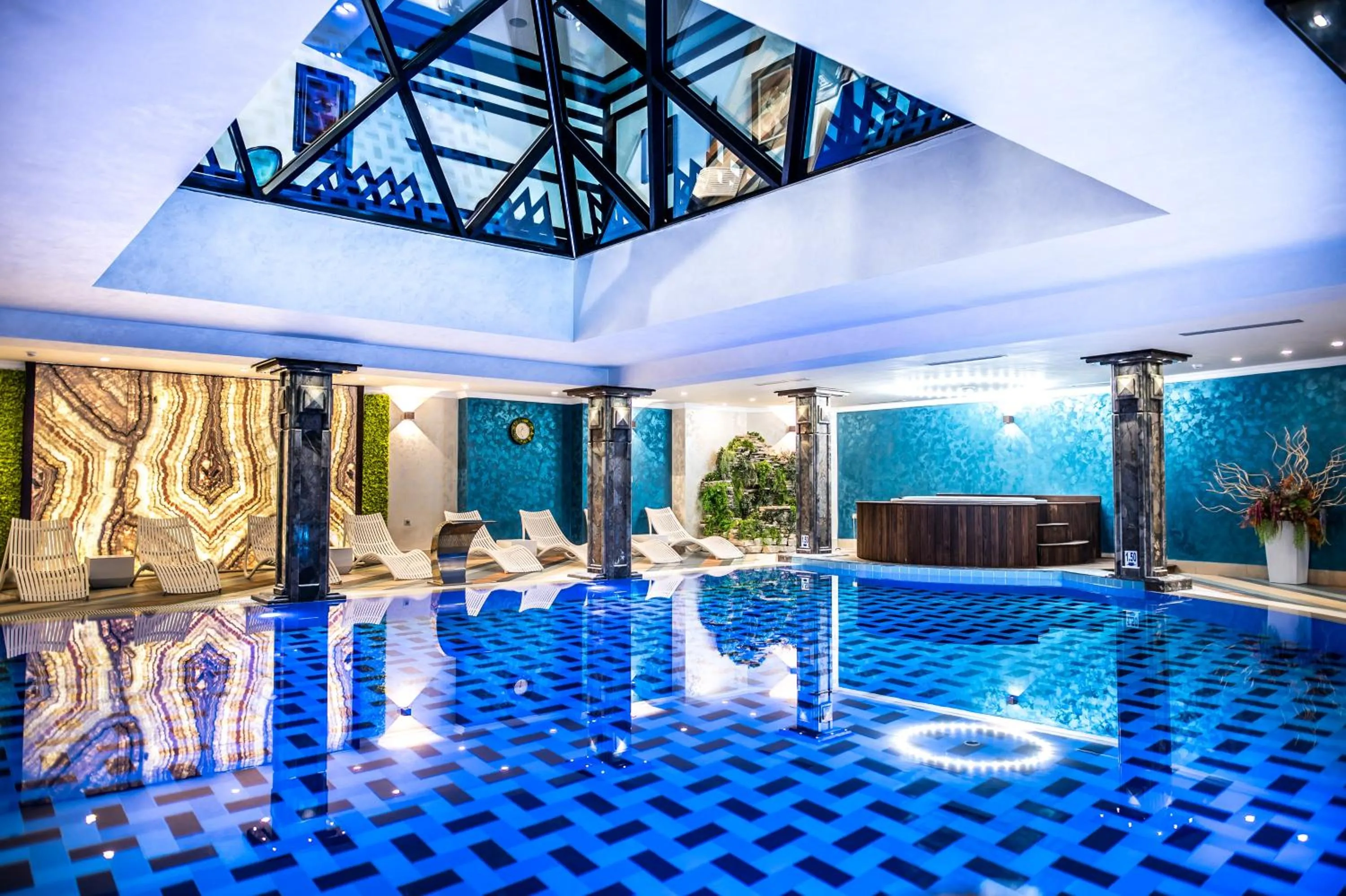 Swimming pool in Armaco Residence