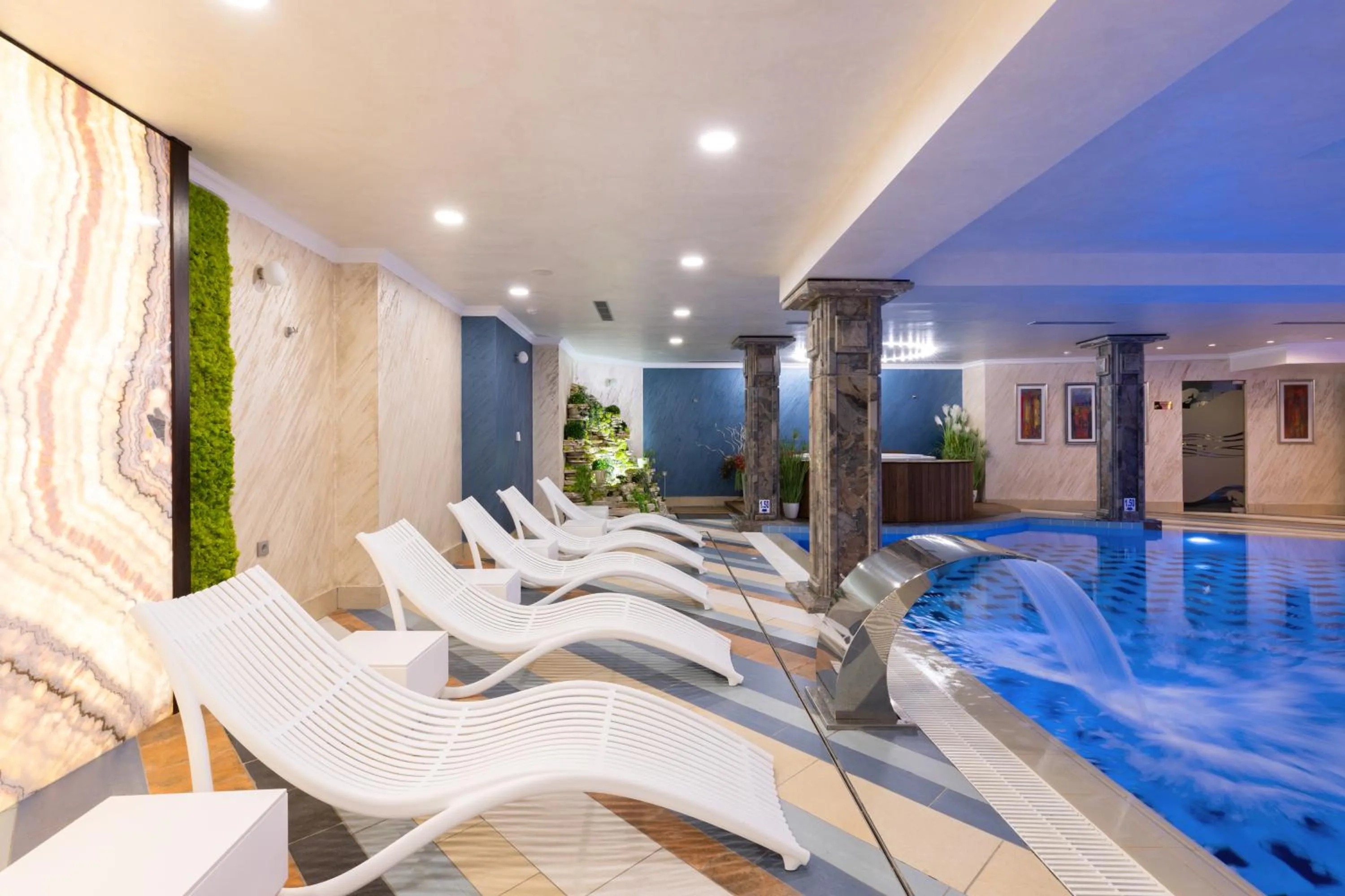 Swimming pool in Armaco Residence