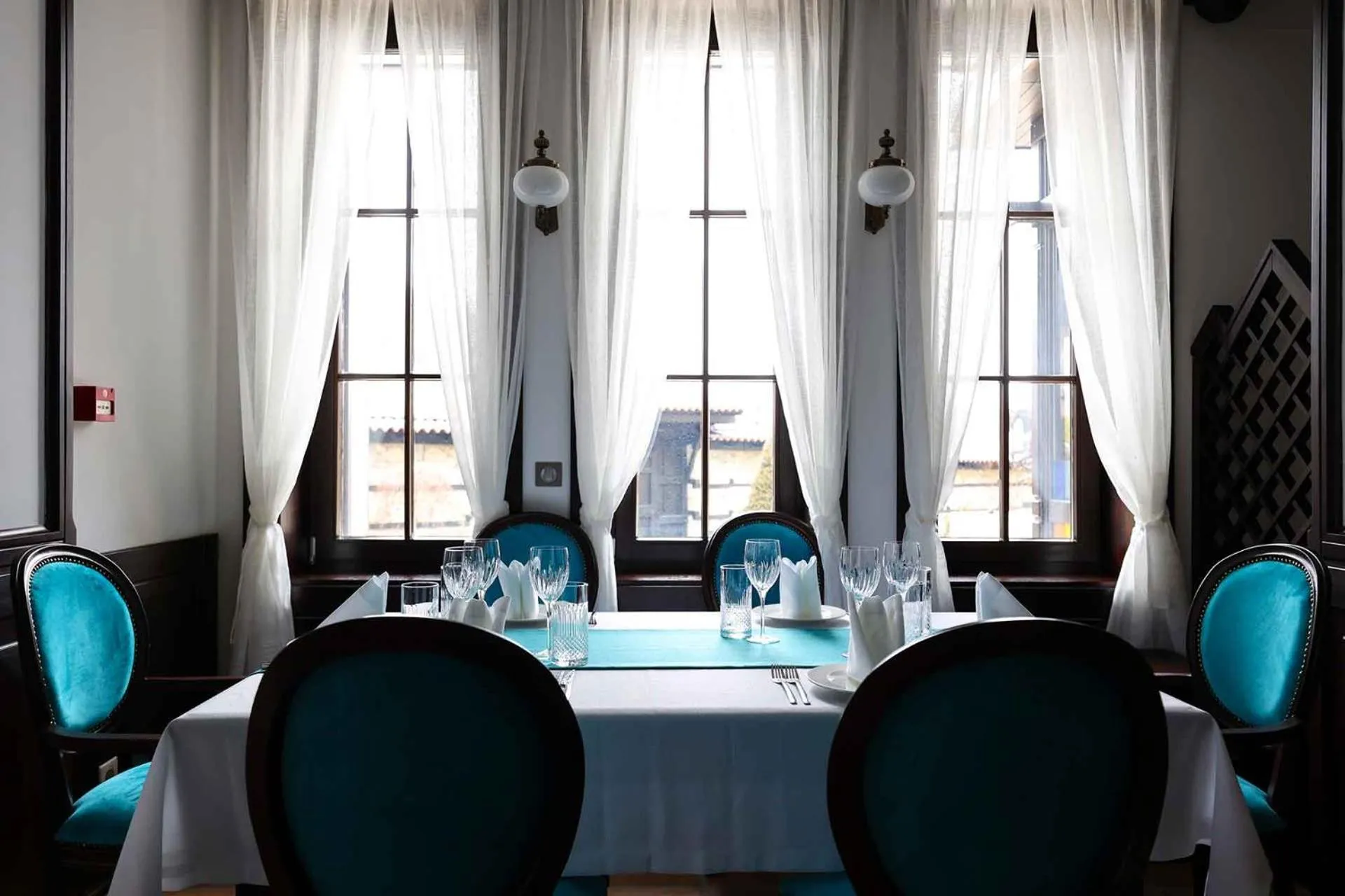 Restaurant/places to eat in Armaco Residence