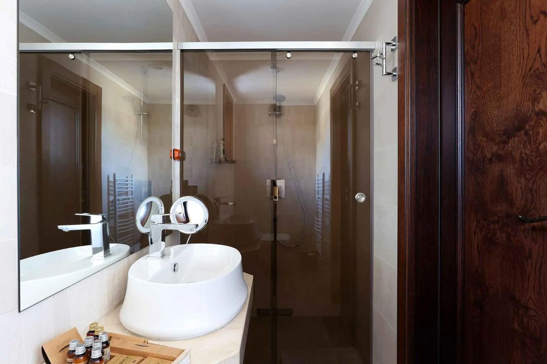 Shower in Armaco Residence