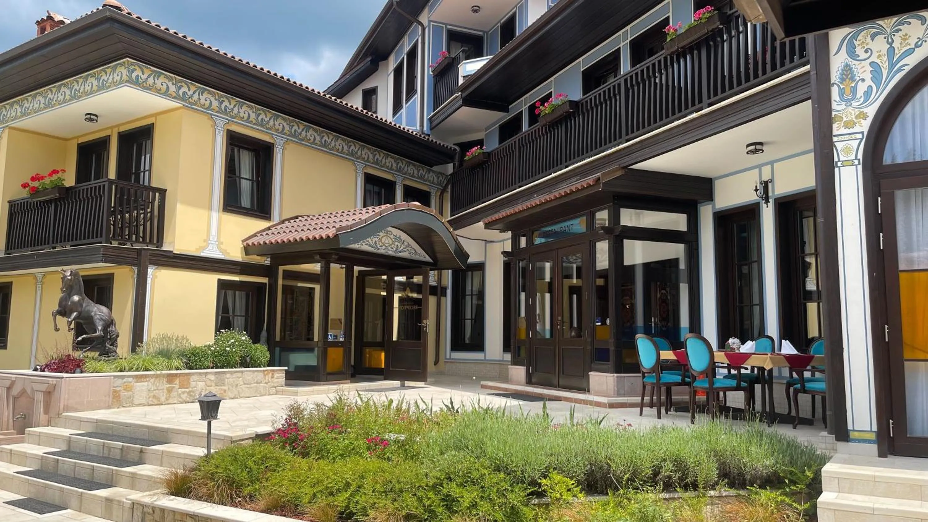 Property building in Armaco Residence