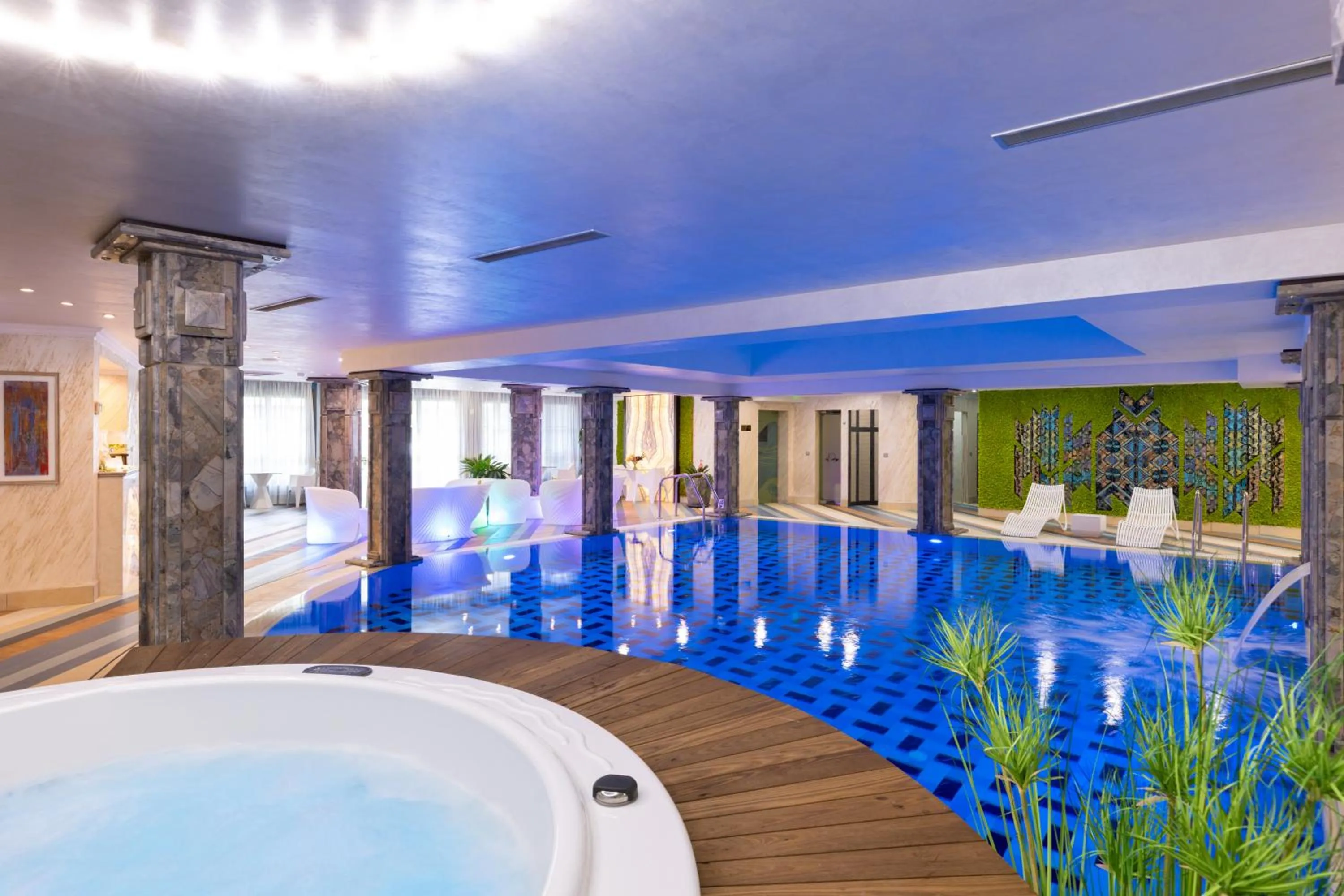 Swimming pool in Armaco Residence