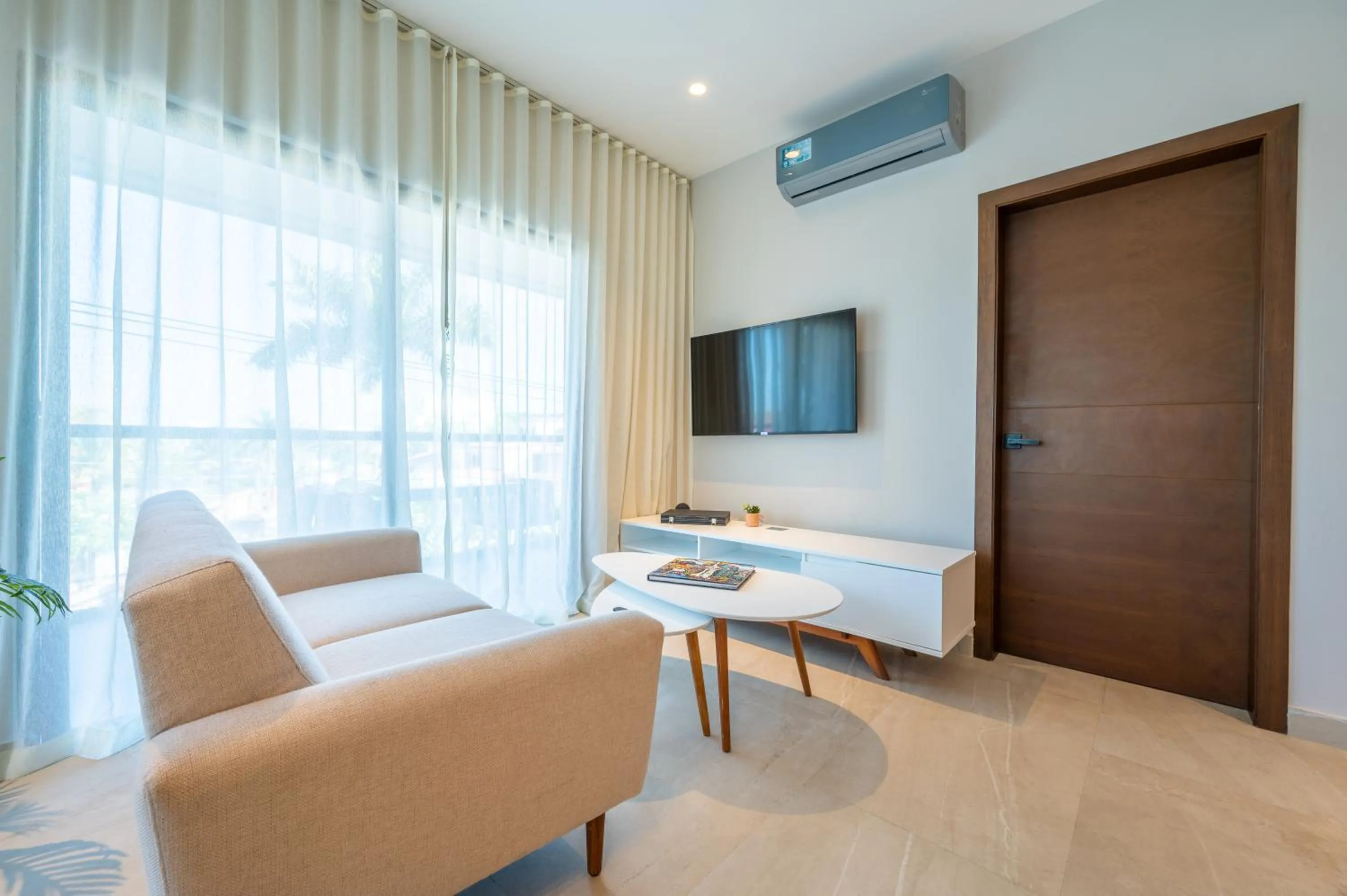 Communal lounge/ TV room in Kippal - Modern Oasis - ApartHotel