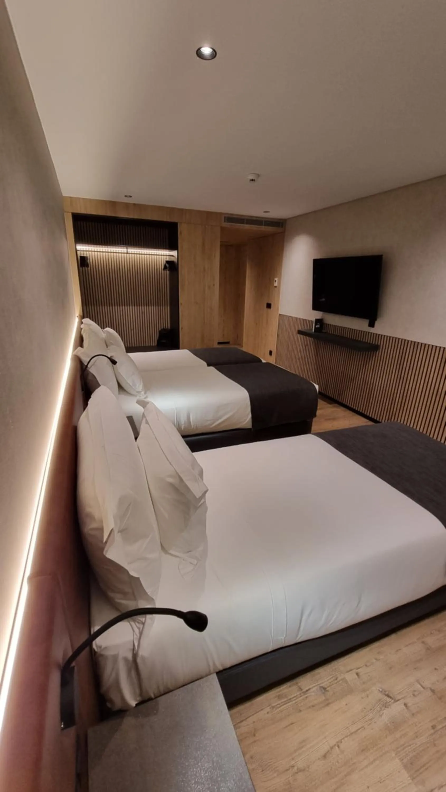 TV and multimedia, Bed in Hotel Principe Avila