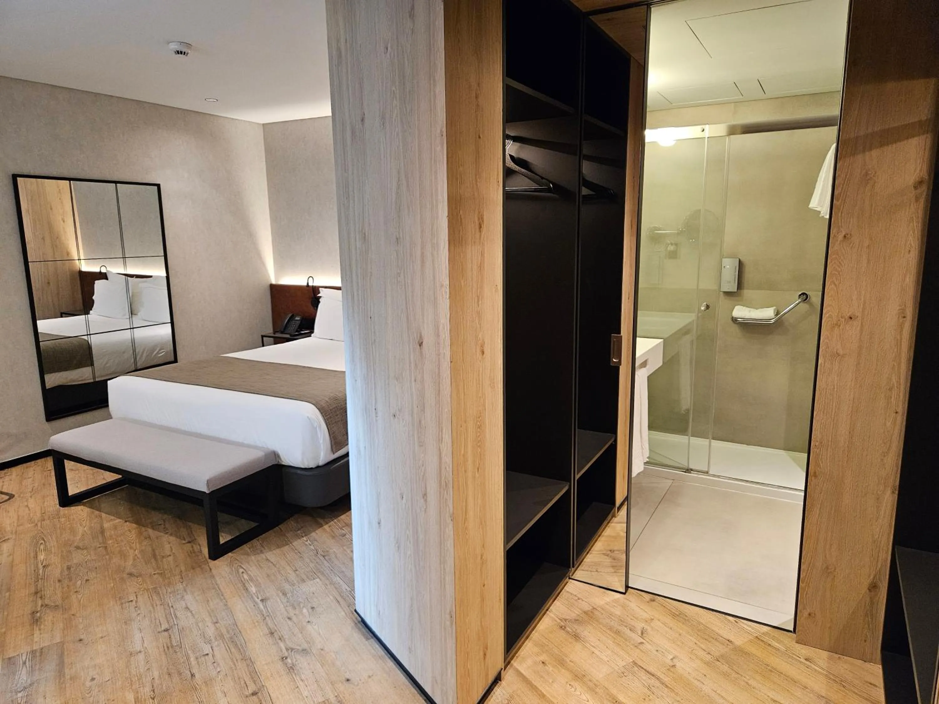 Bathroom, Bed in Hotel Principe Avila