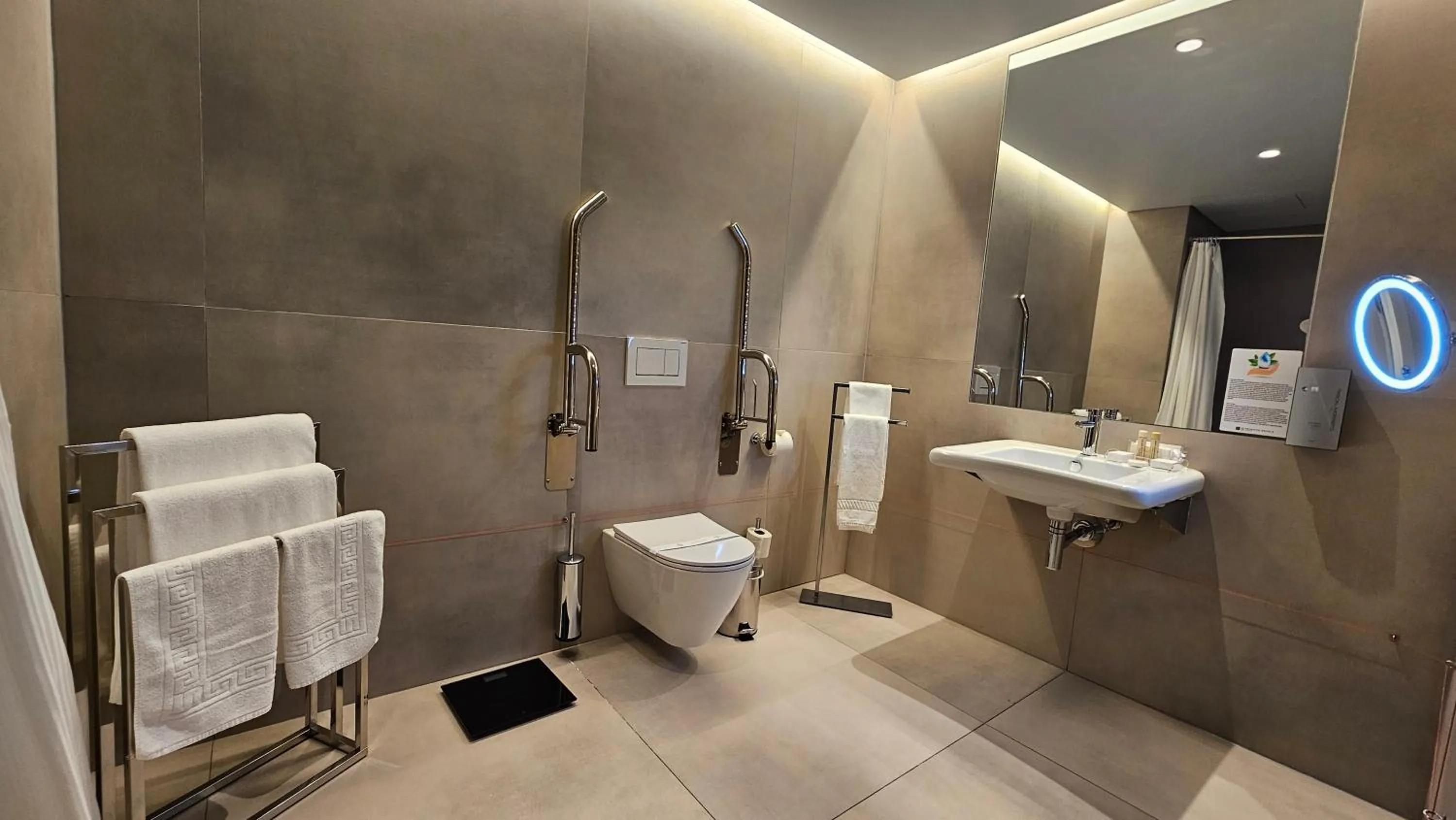 Bathroom in Hotel Principe Avila