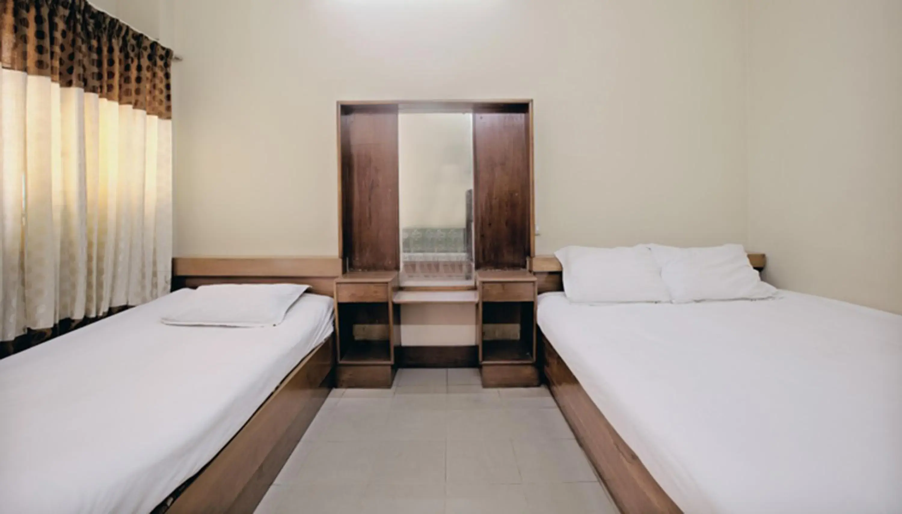 Economy Twin Room in Hotel Sea Queen Economy Twin Room in Hotel Sea Queen