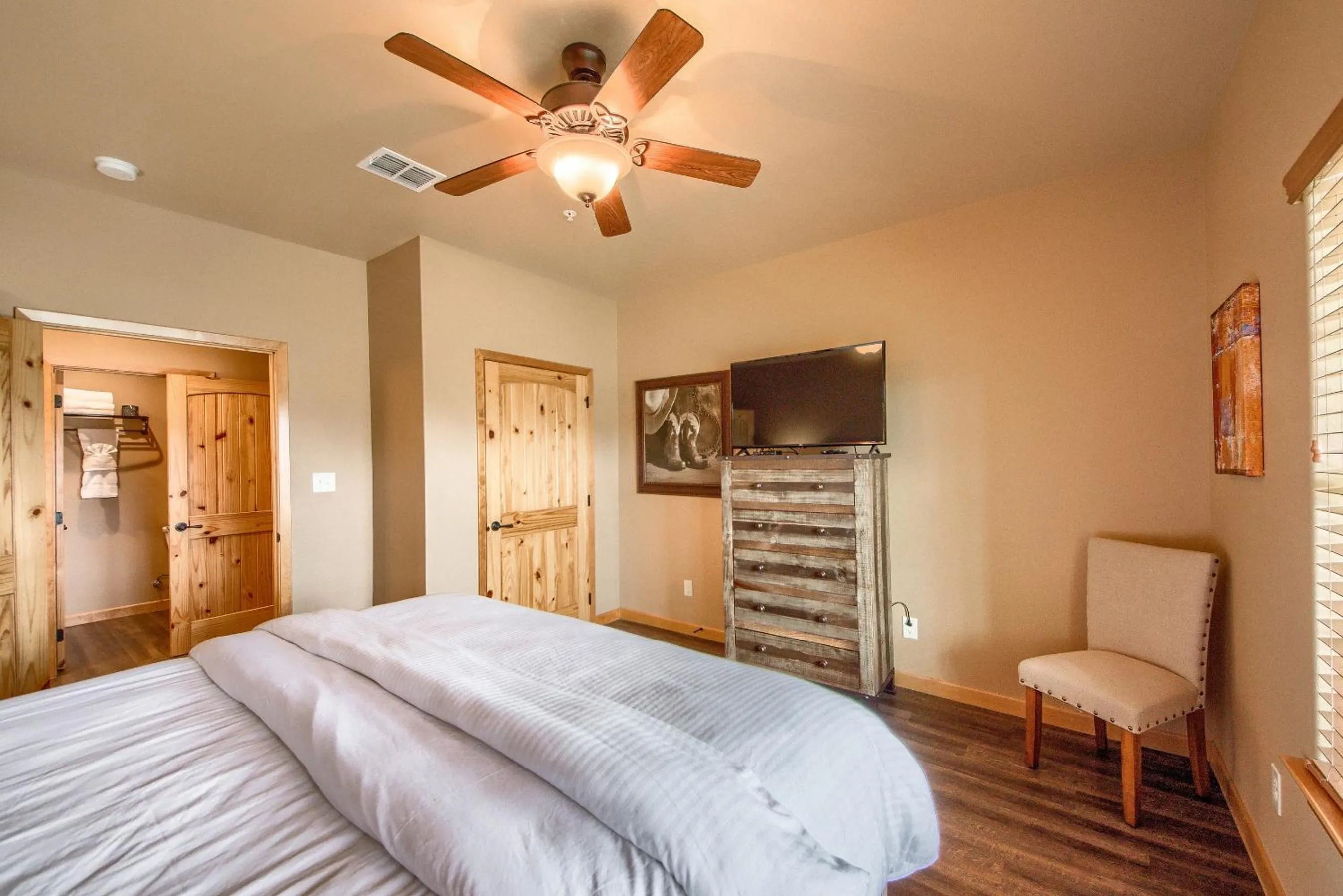 Other, Bed in Old Mills Resort OM A9