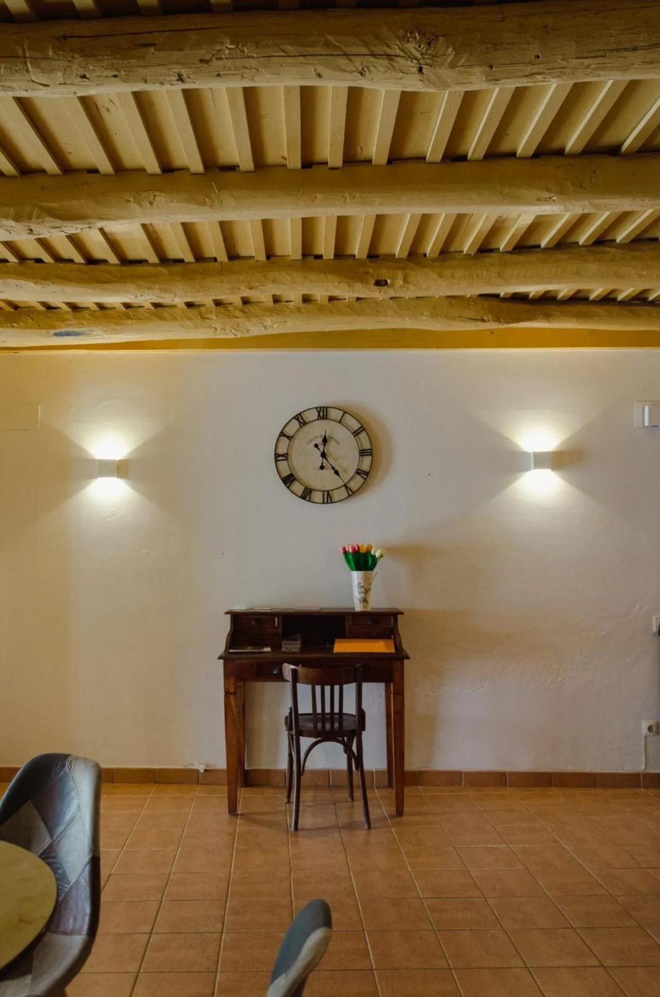 Seating area in La posada de Alájar