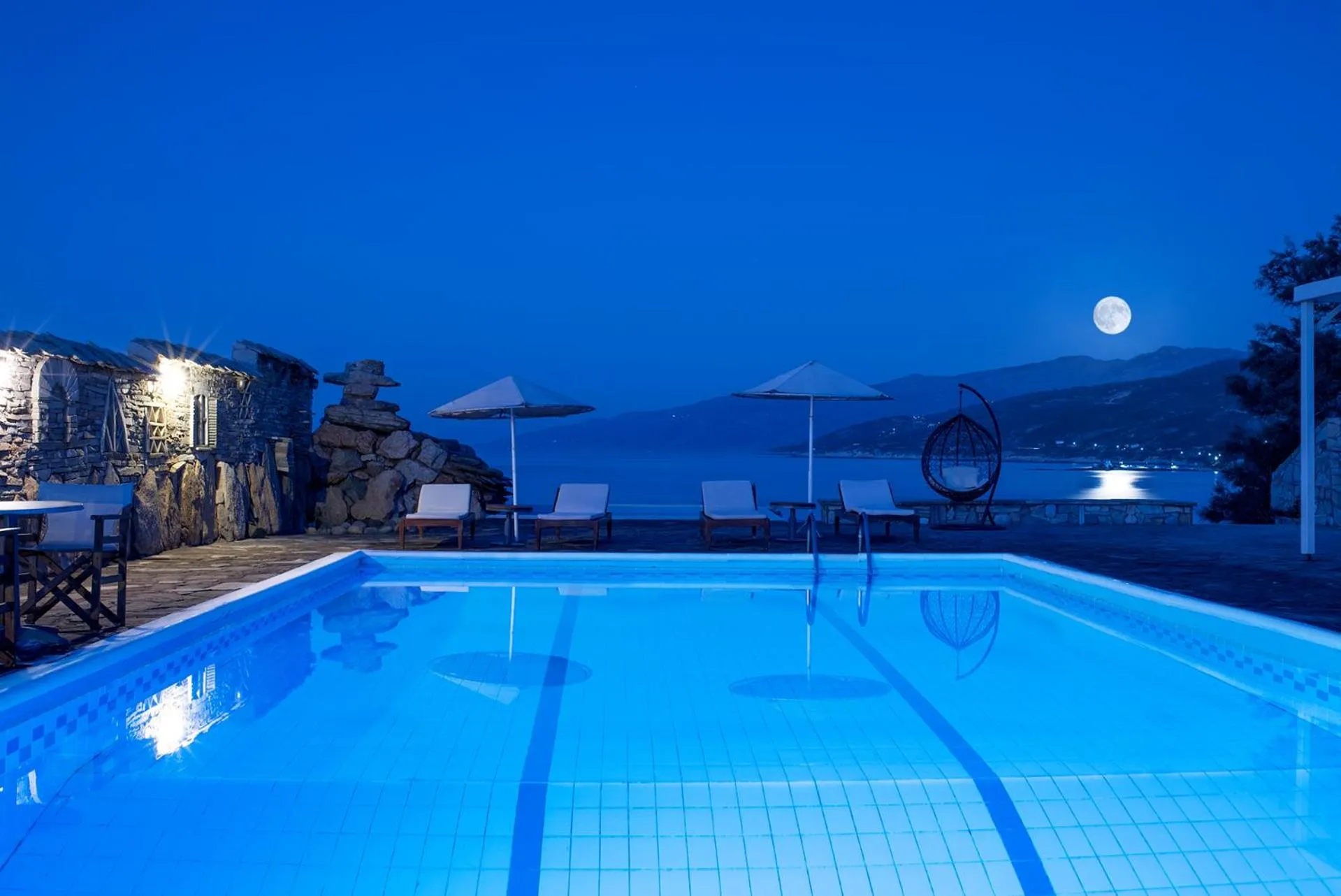 Swimming pool in Cavos Bay Hotel & Studios