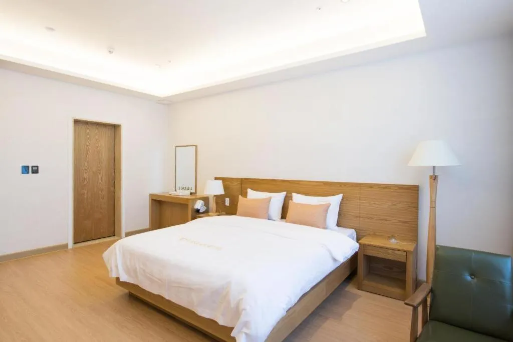 Bed in Lake 45 Hotel