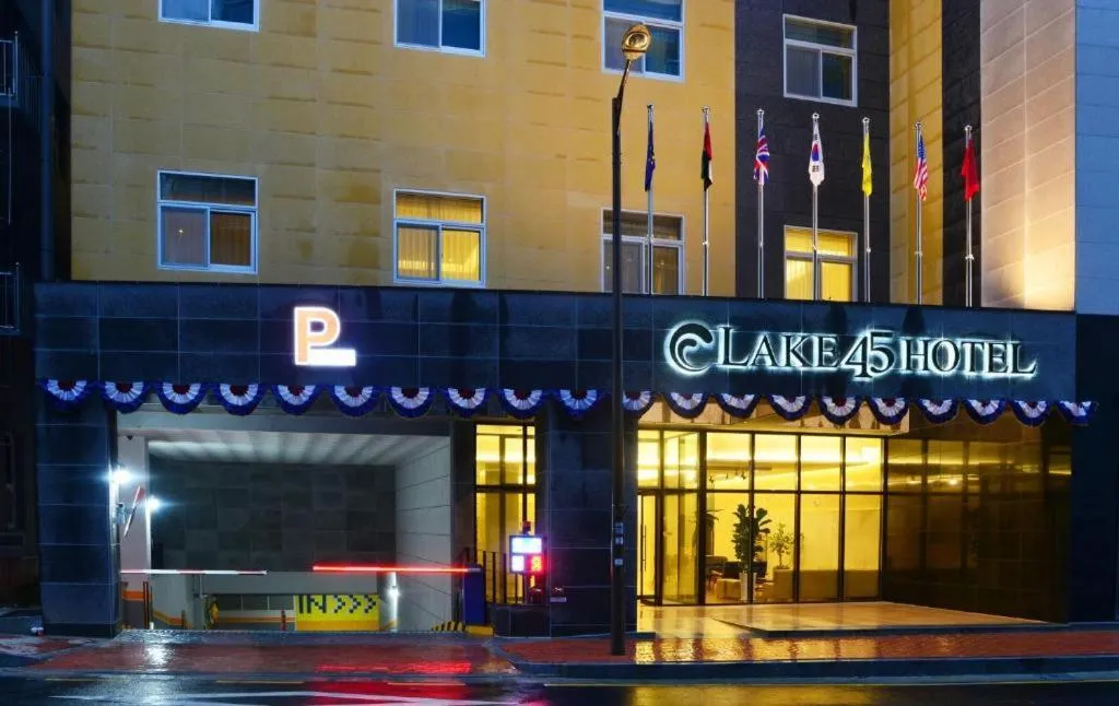 Property building in Lake 45 Hotel