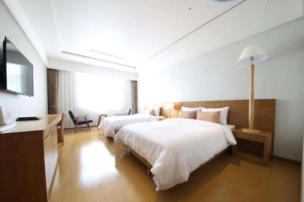 Bed in Lake 45 Hotel