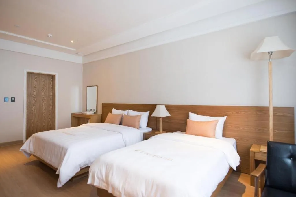 Bed in Lake 45 Hotel