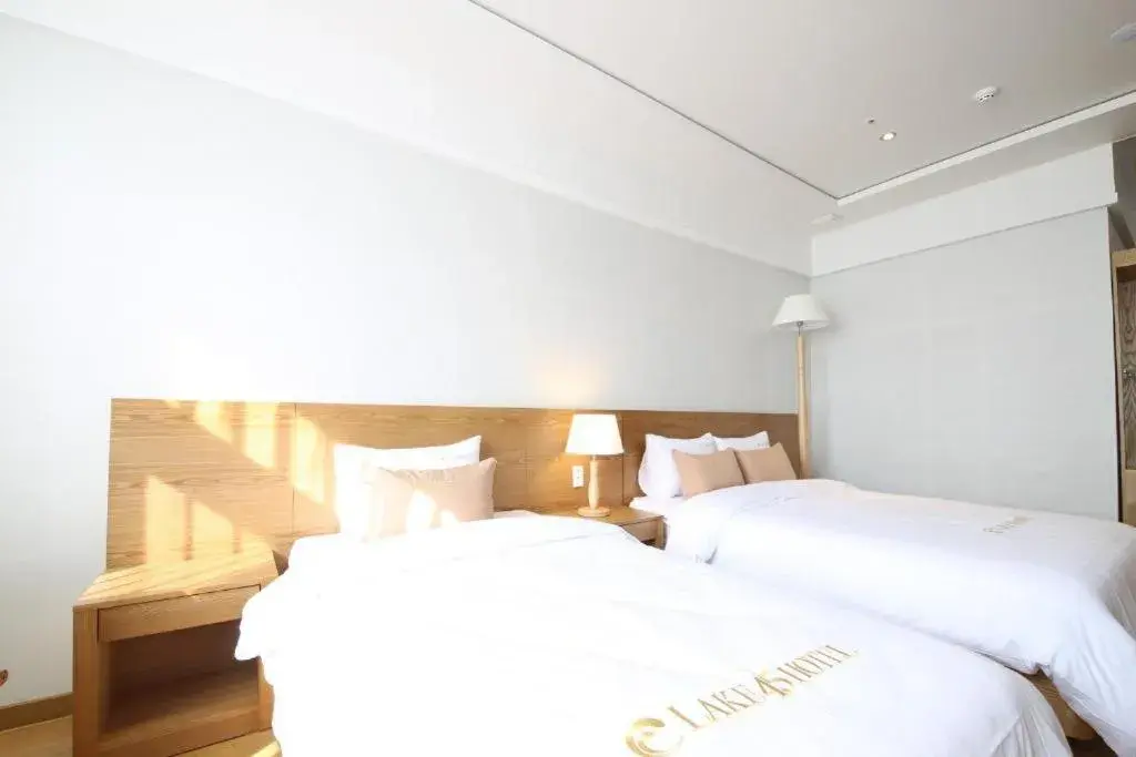 Deluxe Twin Room in Lake 45 Hotel Deluxe Twin Room in Lake 45 Hotel