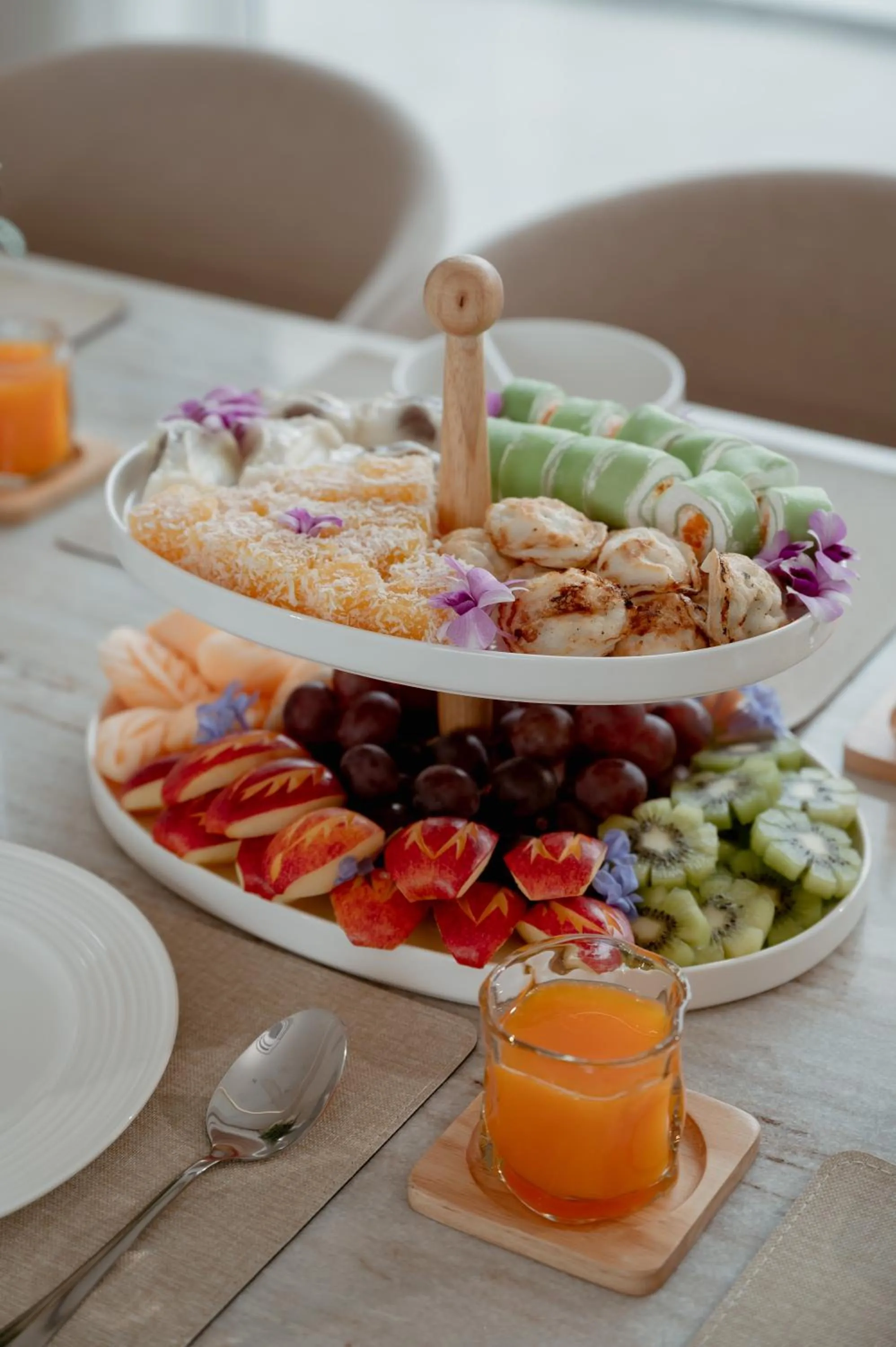 Breakfast in Villa Paramount 2