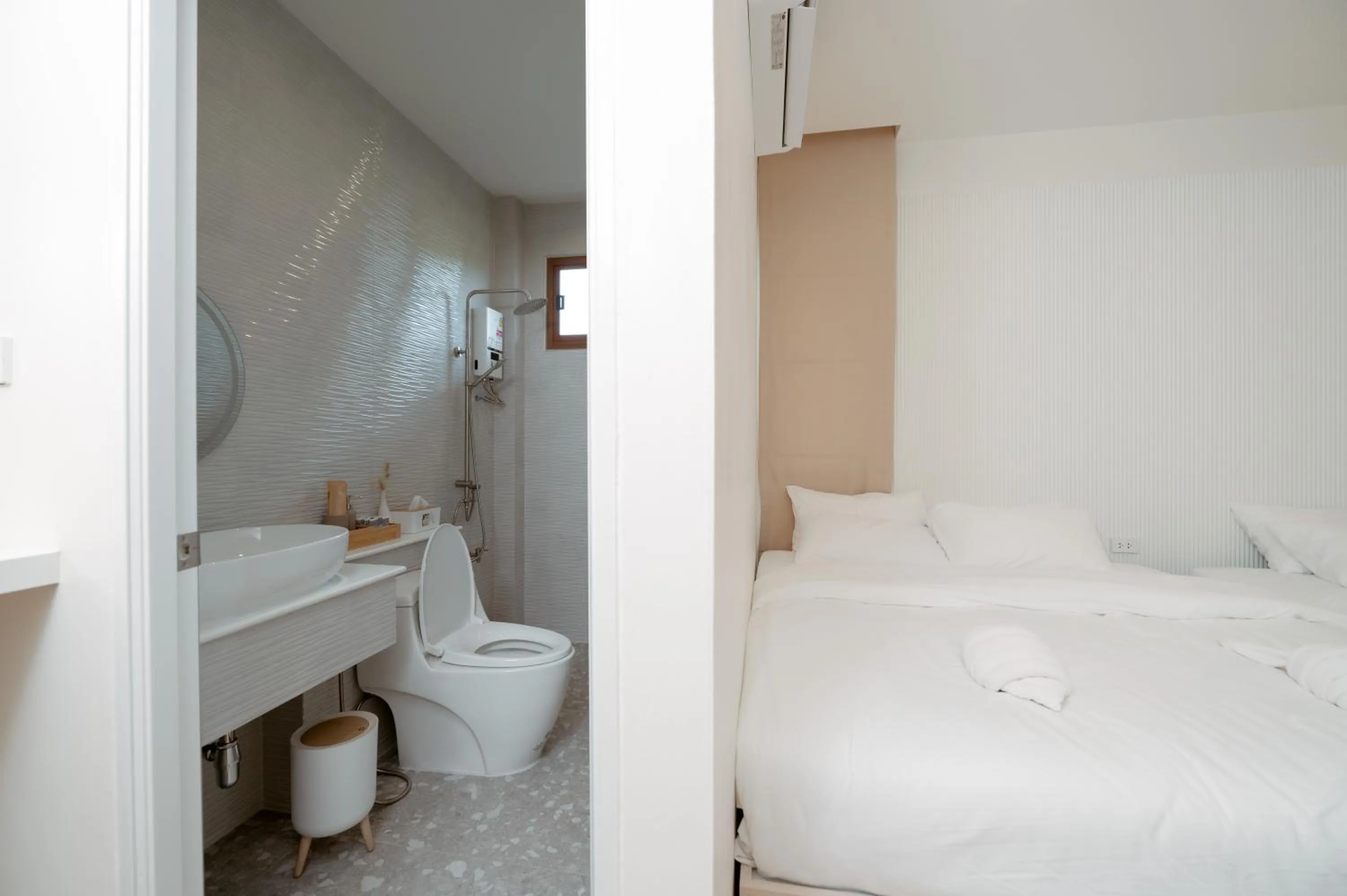 Toilet, Bed in Villa Paramount 2