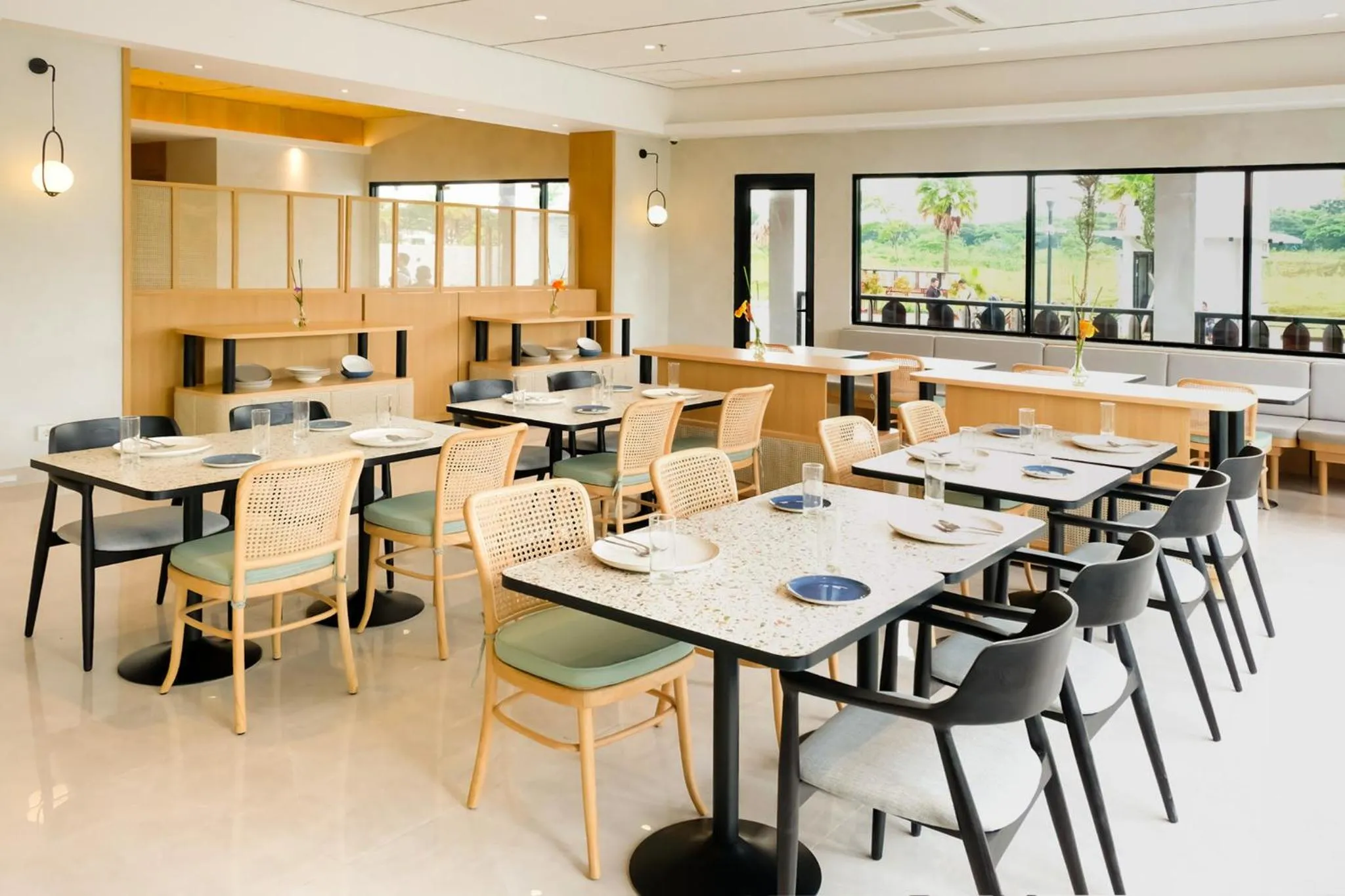 Restaurant/places to eat in ARTOTEL Casa Cikarang
