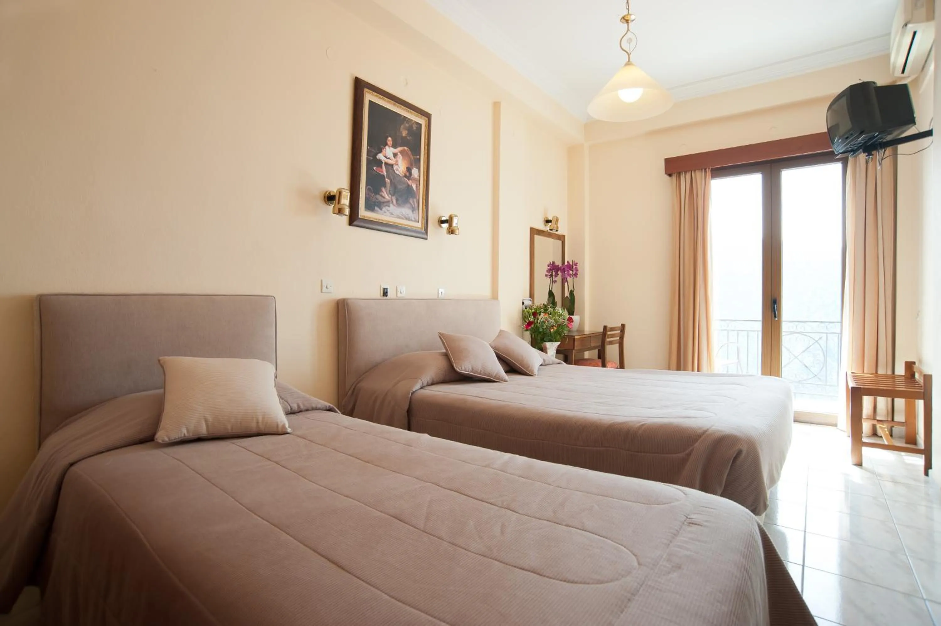 Sea view, Bed in Hermes Delphi Hotel