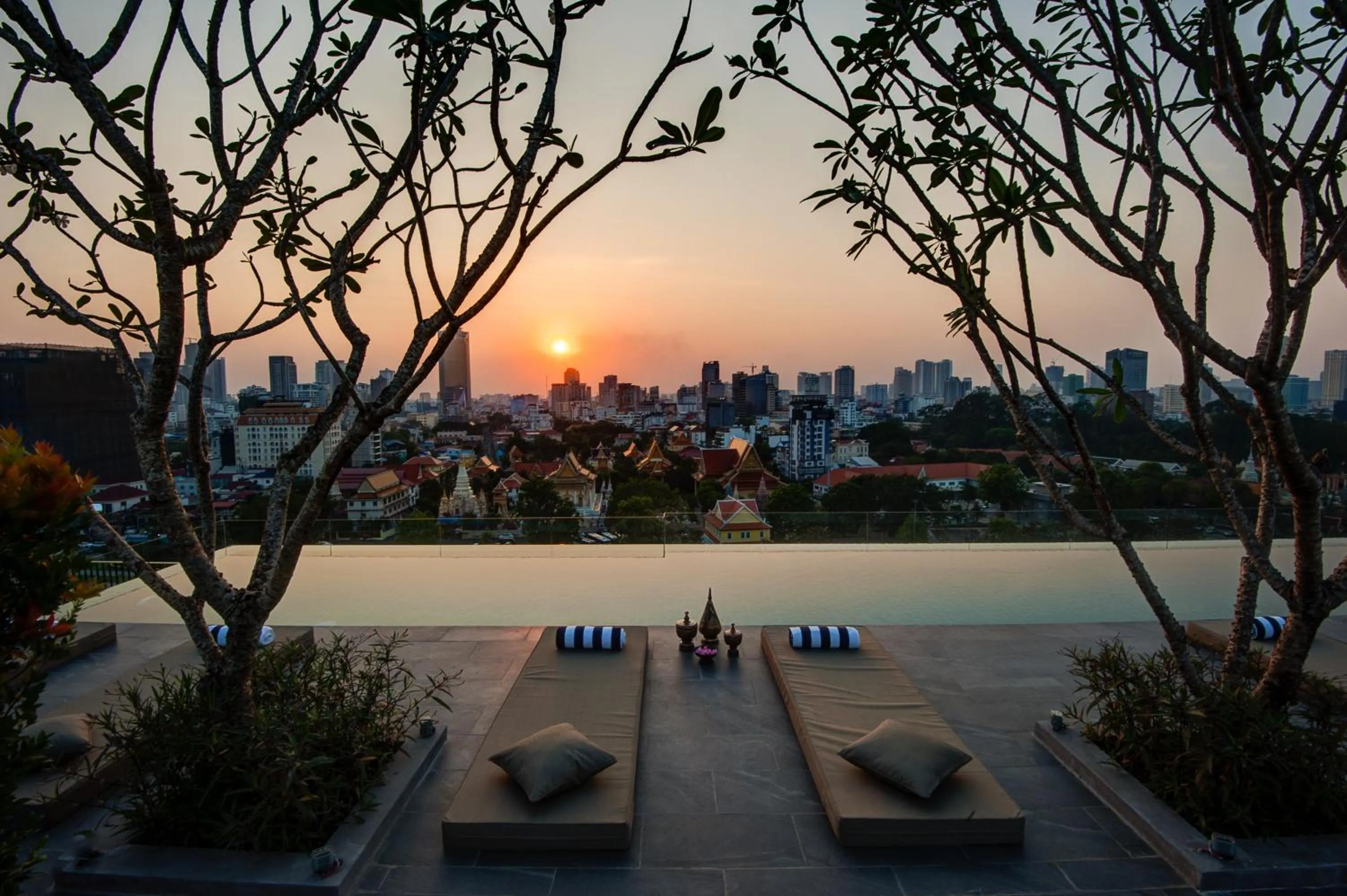 Swimming pool in GLOW PARK HOTEL Grand Royal Palace
