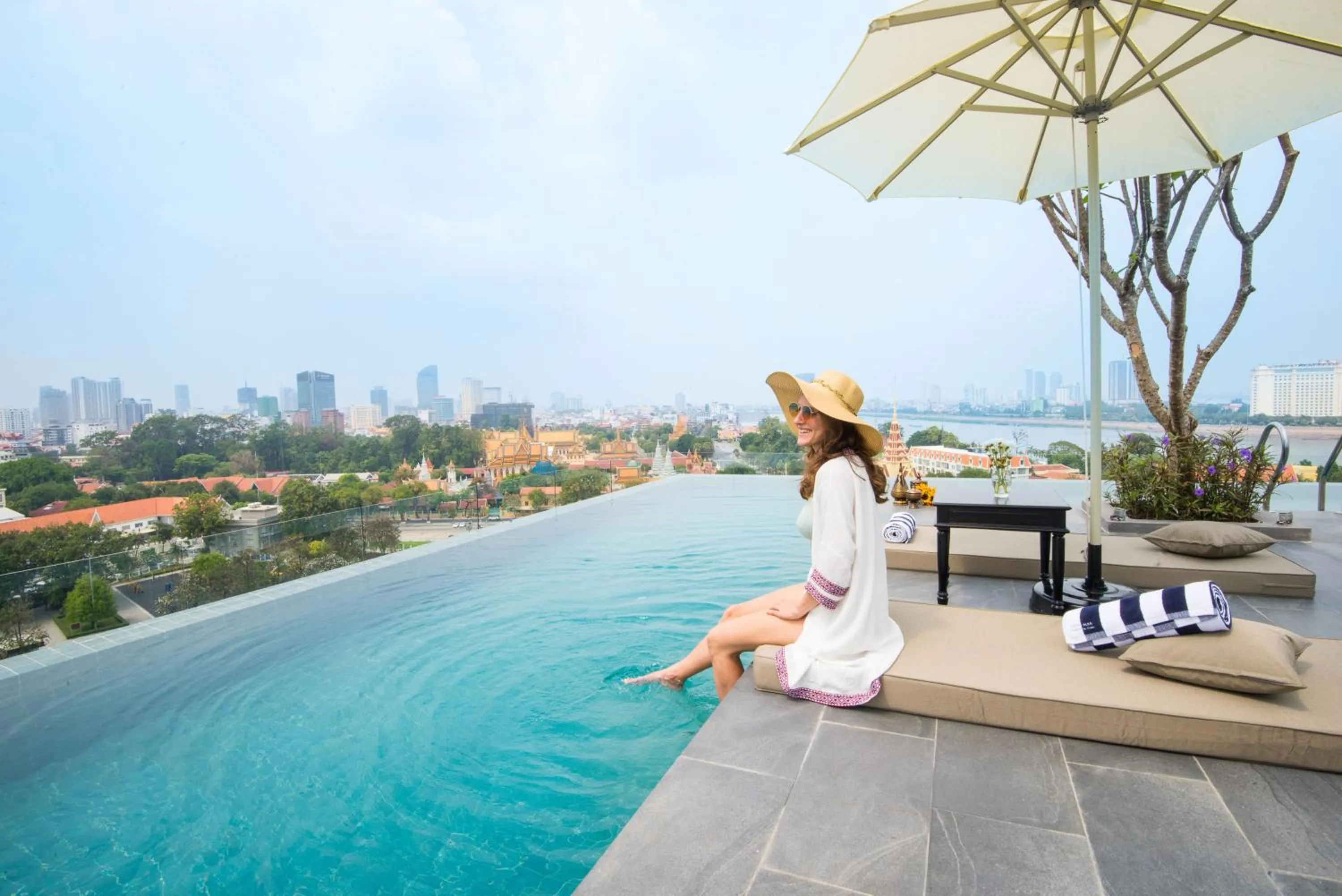 Swimming pool in GLOW PARK HOTEL Grand Royal Palace
