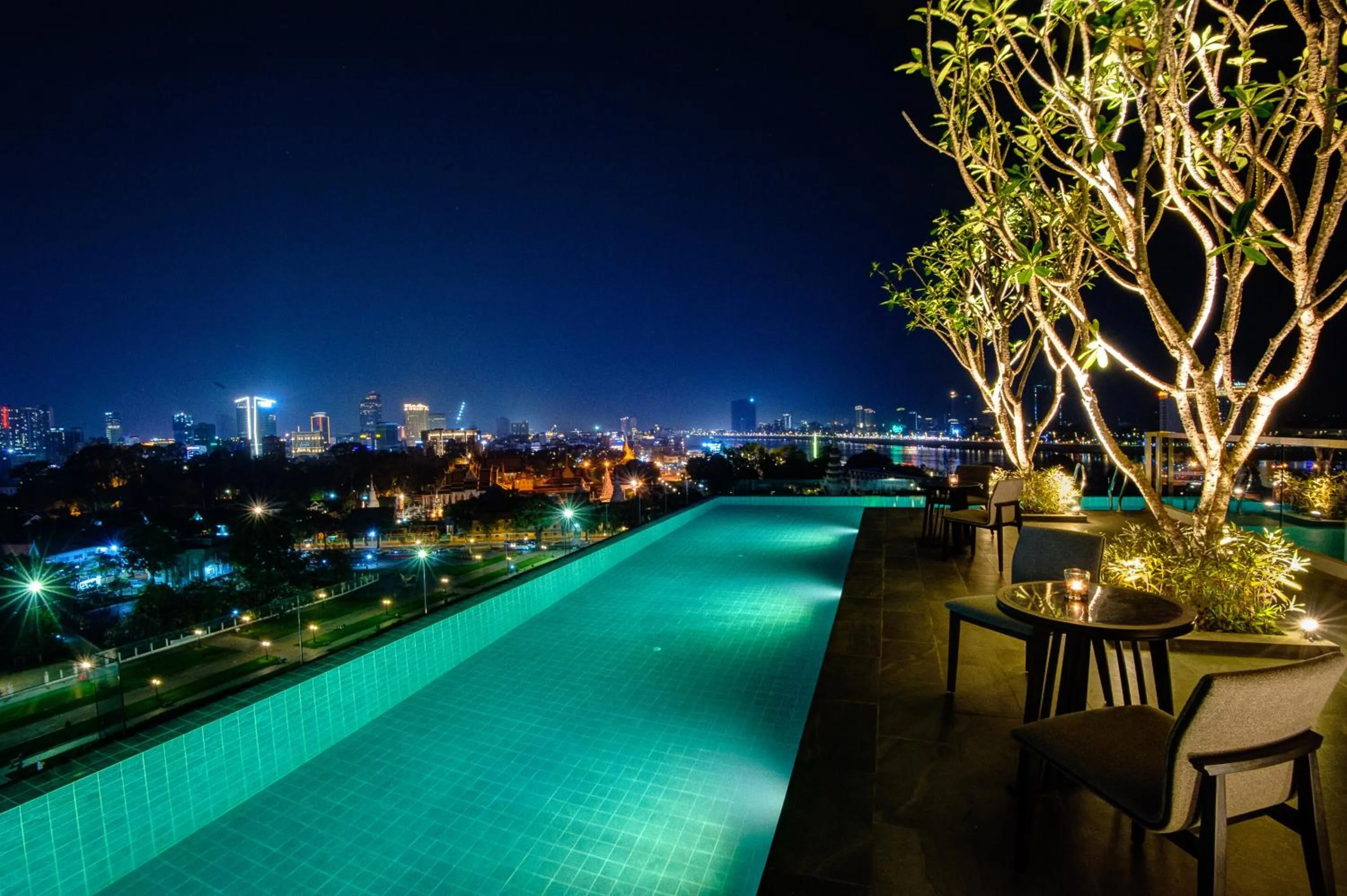 Swimming pool in GLOW PARK HOTEL Grand Royal Palace