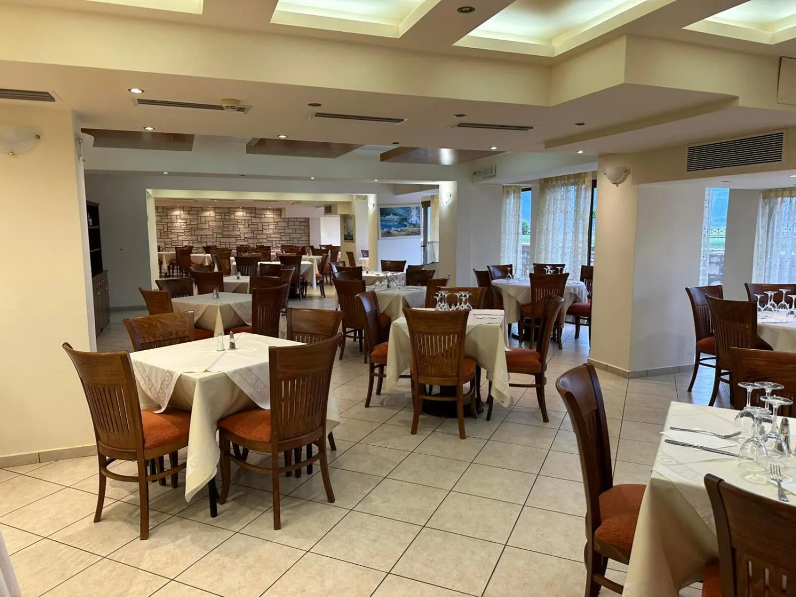 Restaurant/places to eat in Europa Beach Hotel