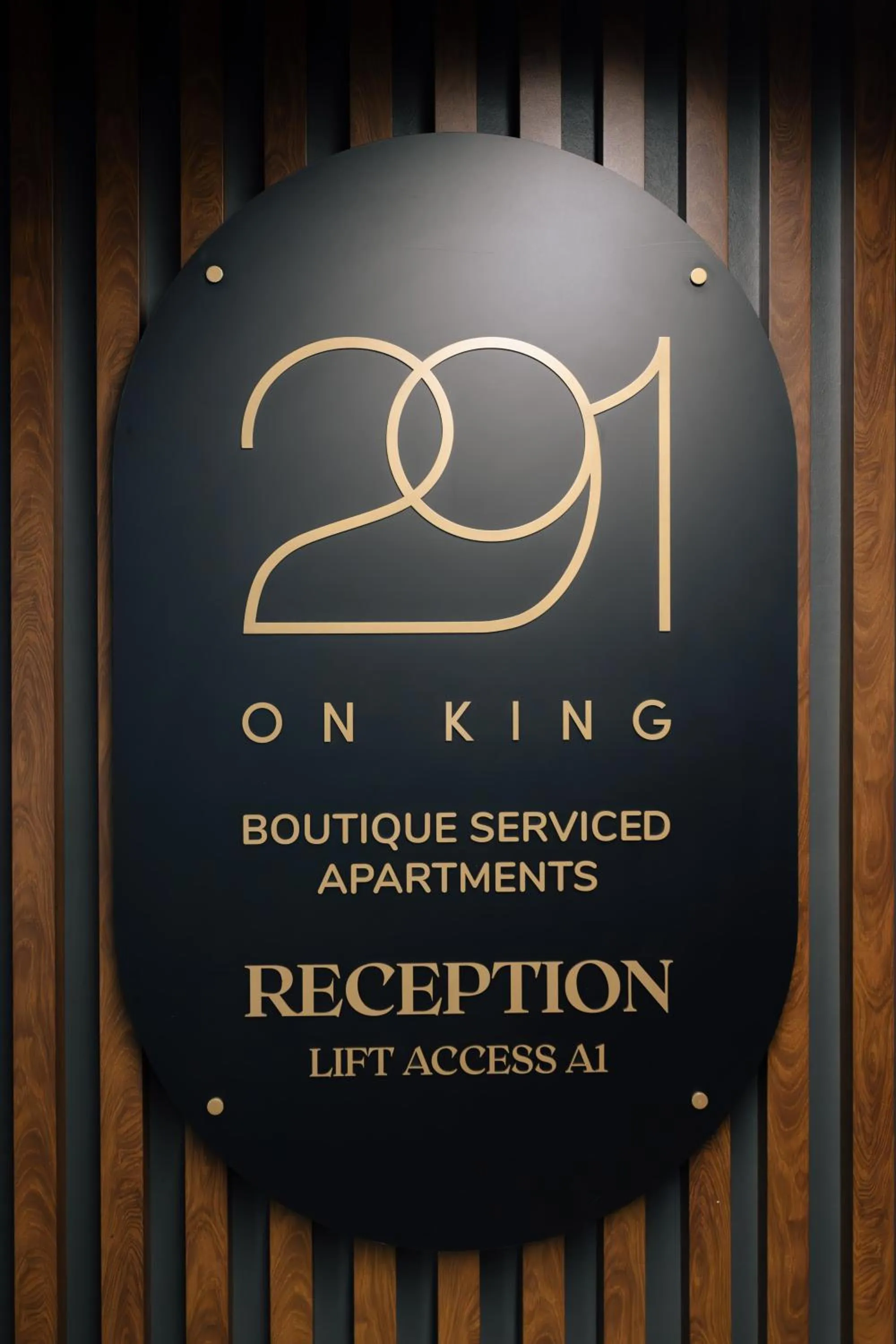 Facade/entrance in 291 on King