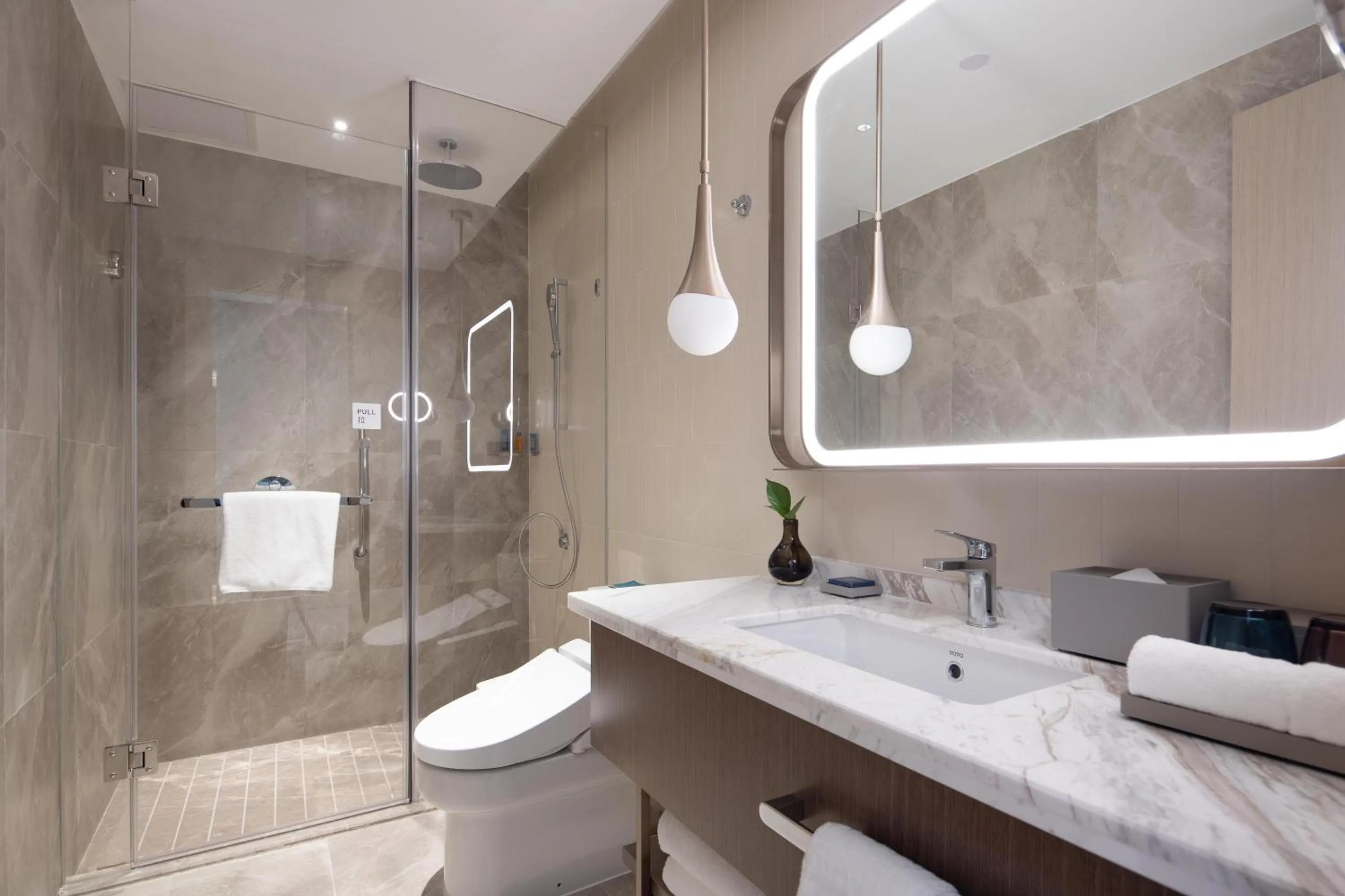 Toilet in Home2 Suites by Hilton Chongqing Yubei