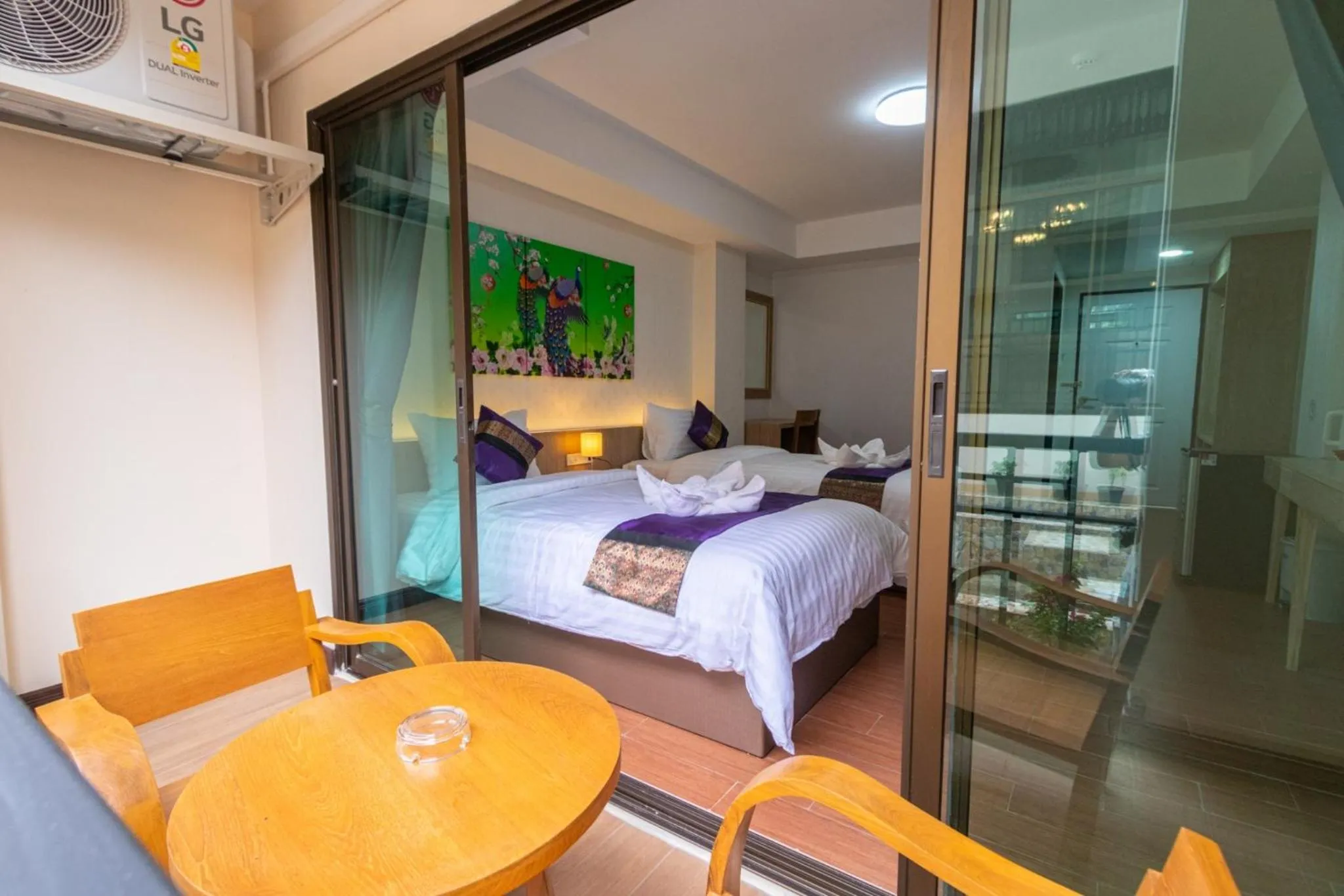 Photo of the whole room, Bed in Peacock De Pai Hotel