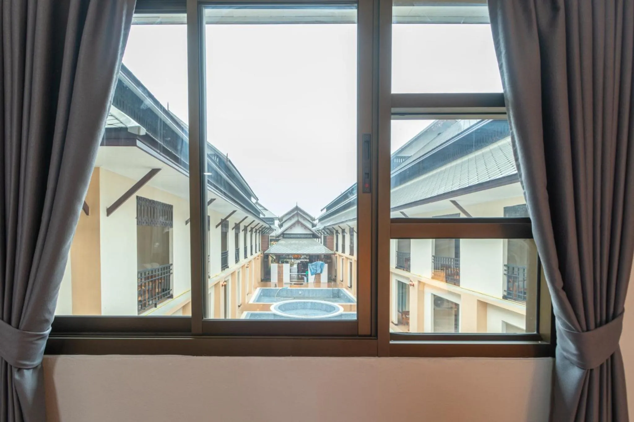 Property building in Peacock De Pai Hotel